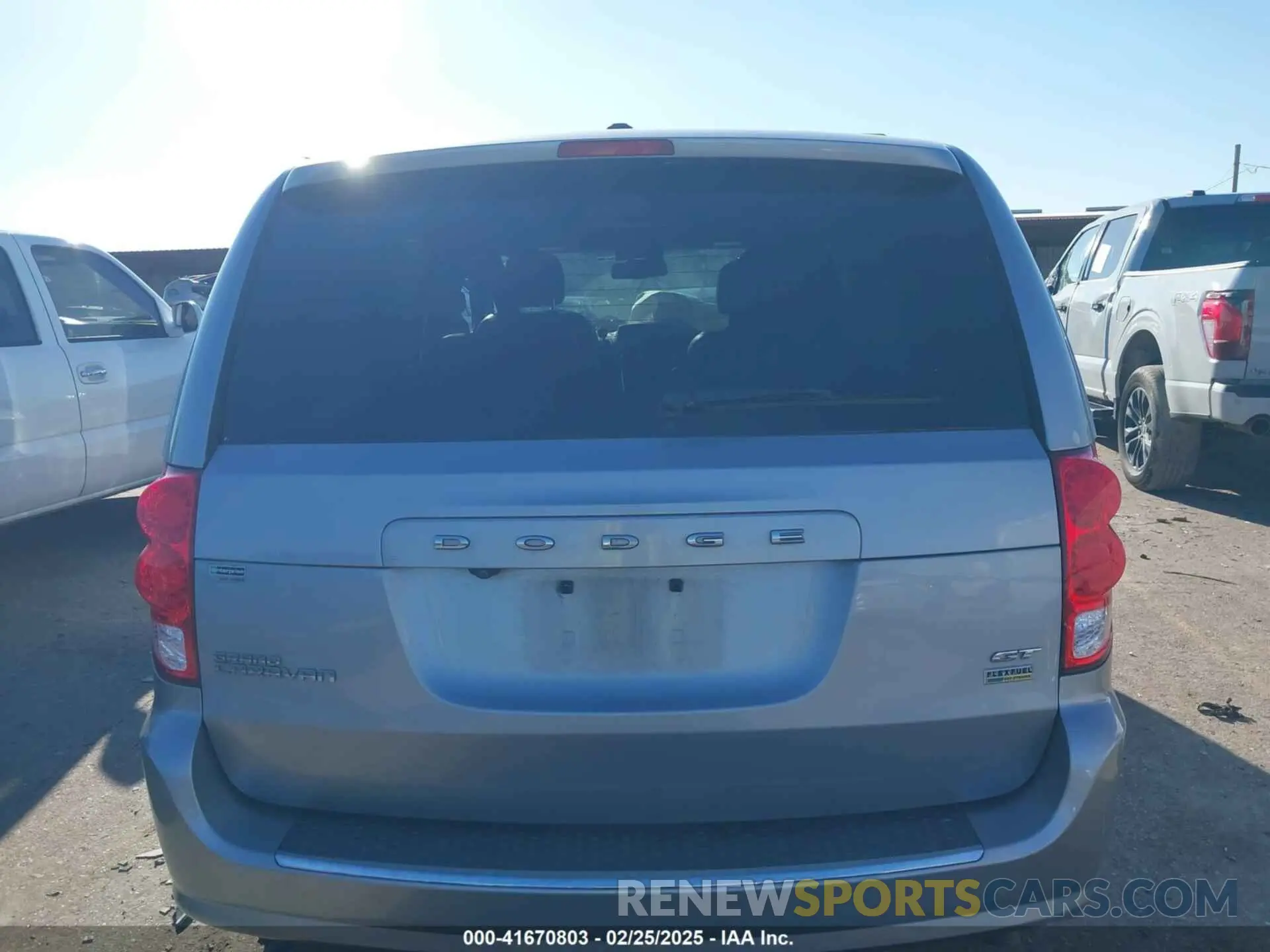 16 Photograph of a damaged car 2C4RDGEGXKR749990 DODGE GRAND CARAVAN 2019
