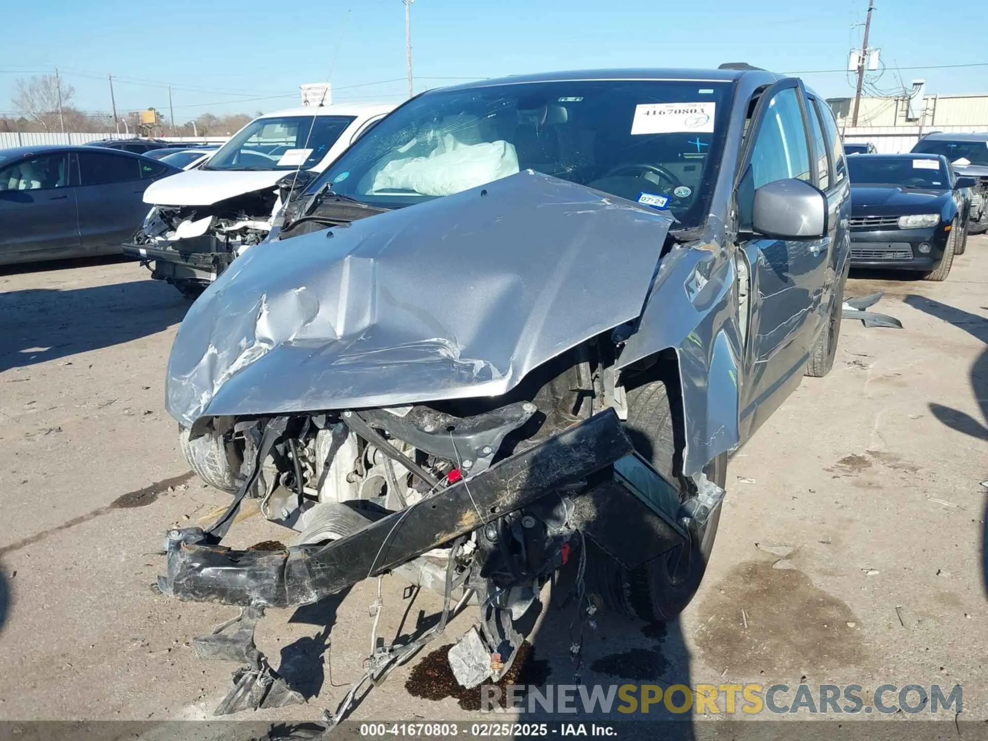 2 Photograph of a damaged car 2C4RDGEGXKR749990 DODGE GRAND CARAVAN 2019