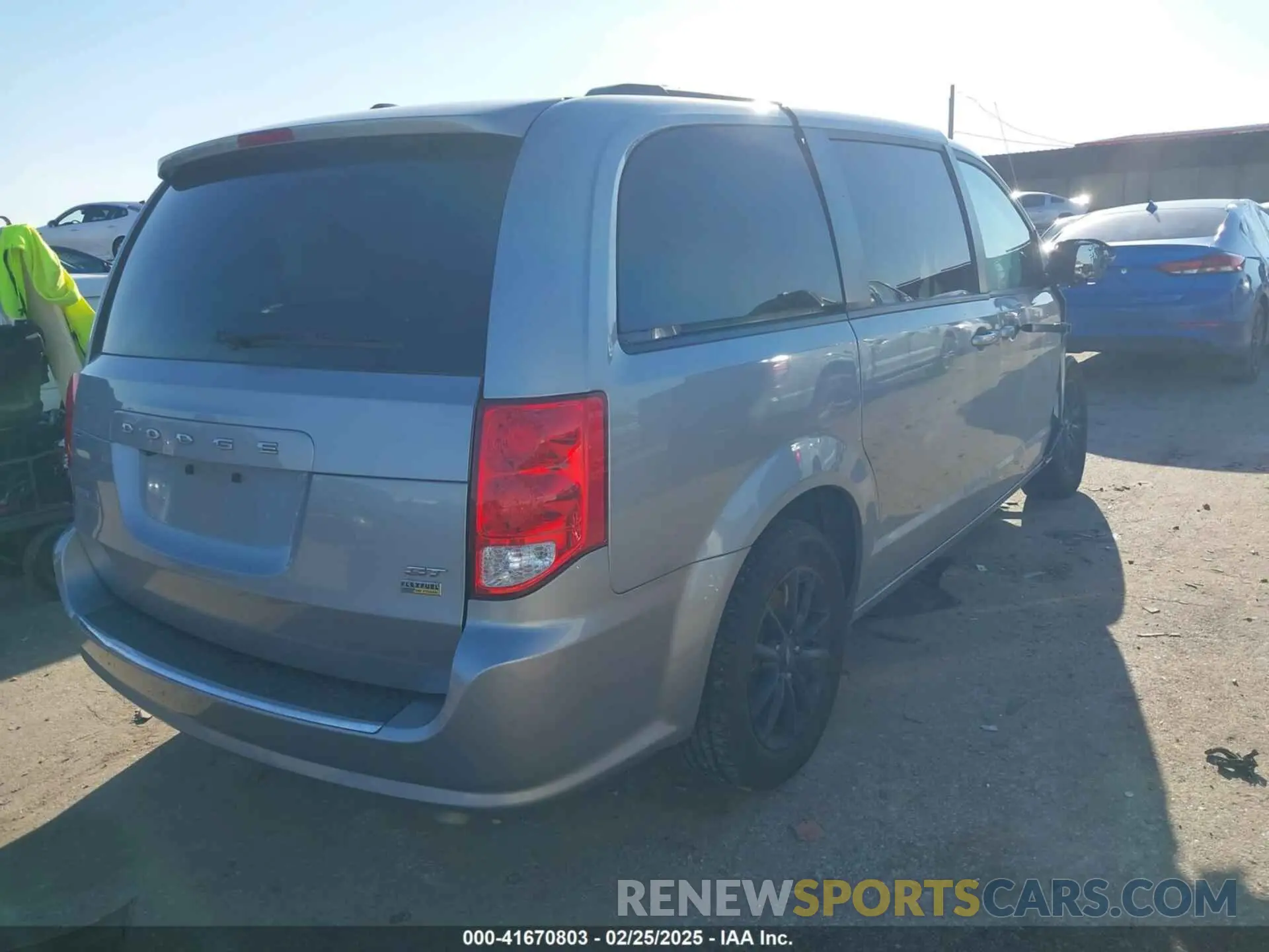 4 Photograph of a damaged car 2C4RDGEGXKR749990 DODGE GRAND CARAVAN 2019