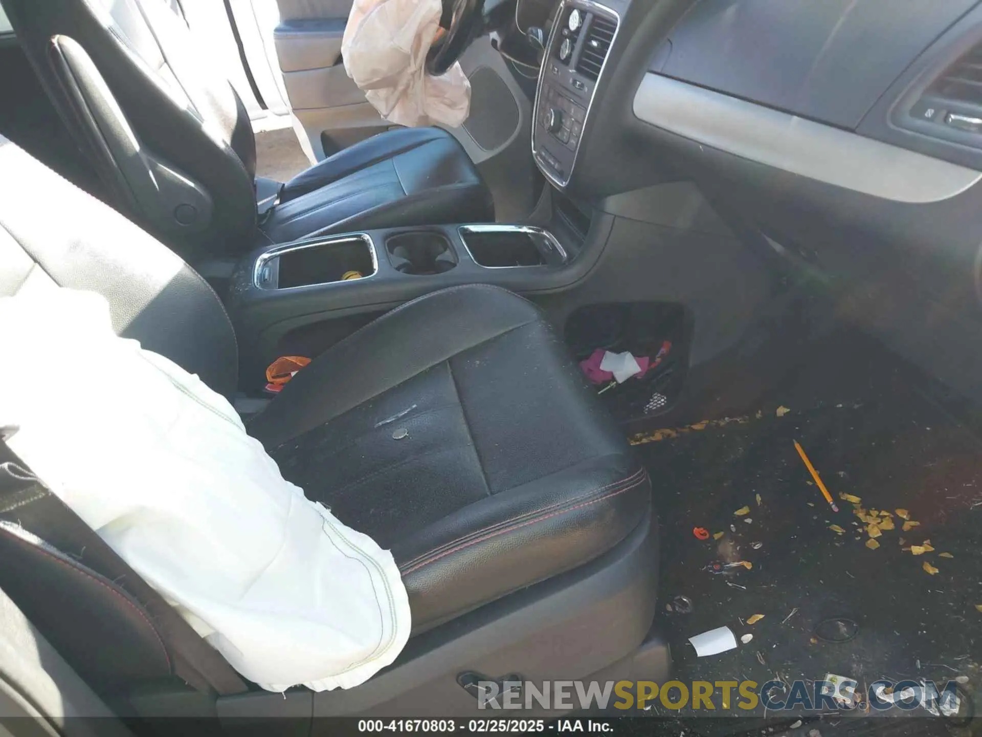 5 Photograph of a damaged car 2C4RDGEGXKR749990 DODGE GRAND CARAVAN 2019