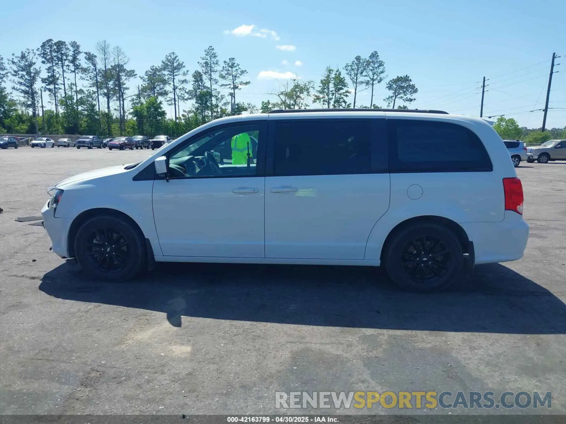 14 Photograph of a damaged car 2C4RDGEGXKR785694 DODGE GRAND CARAVAN 2019