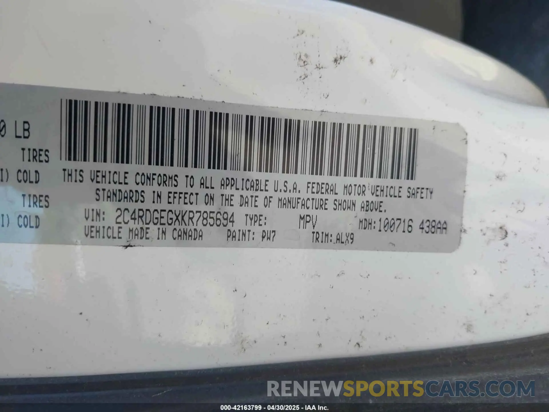 9 Photograph of a damaged car 2C4RDGEGXKR785694 DODGE GRAND CARAVAN 2019