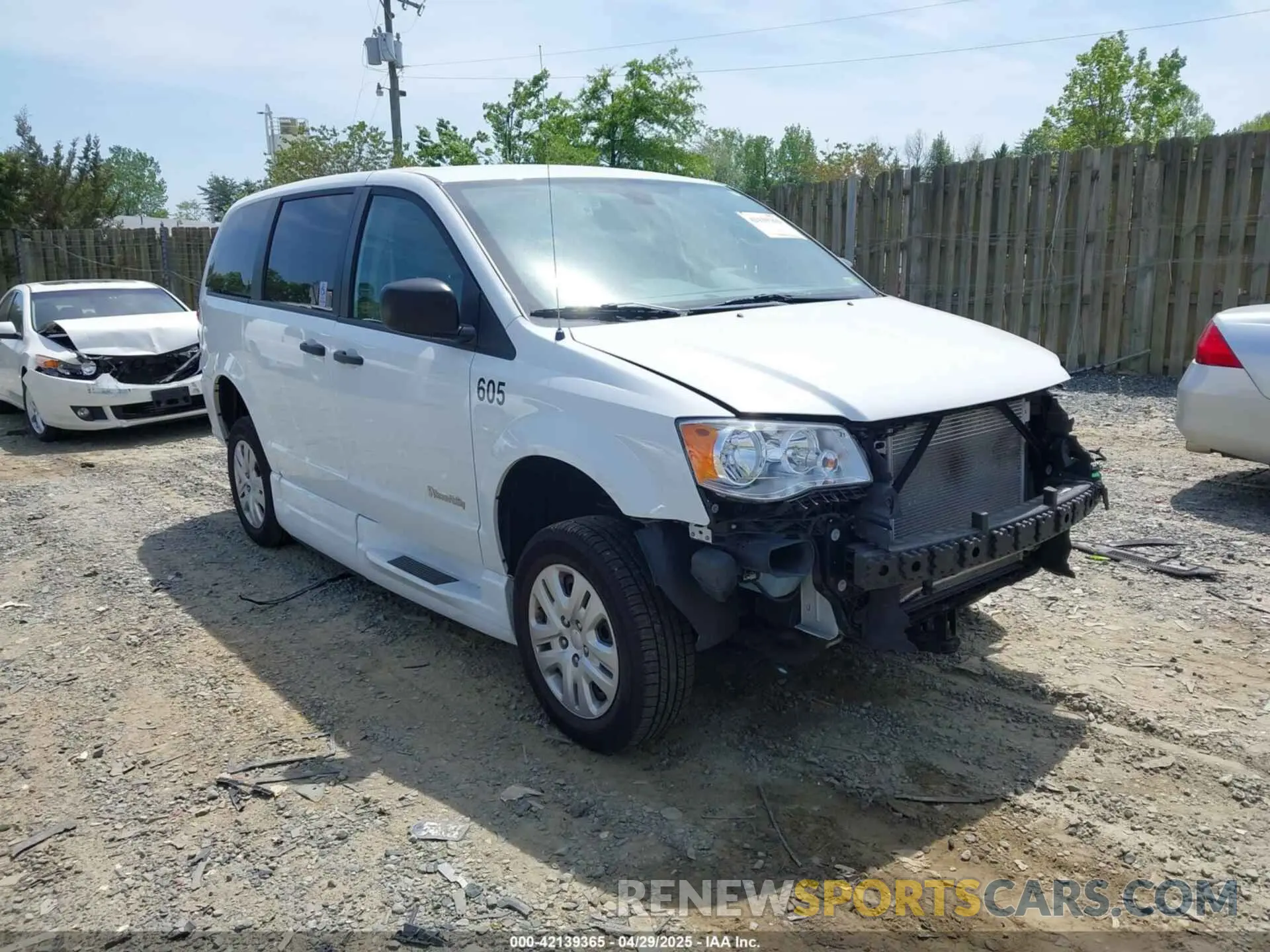 1 Фотография поврежденного автомобиля 2C7WDGBG2KR683817 DODGE GRAND CARAVAN 2019
