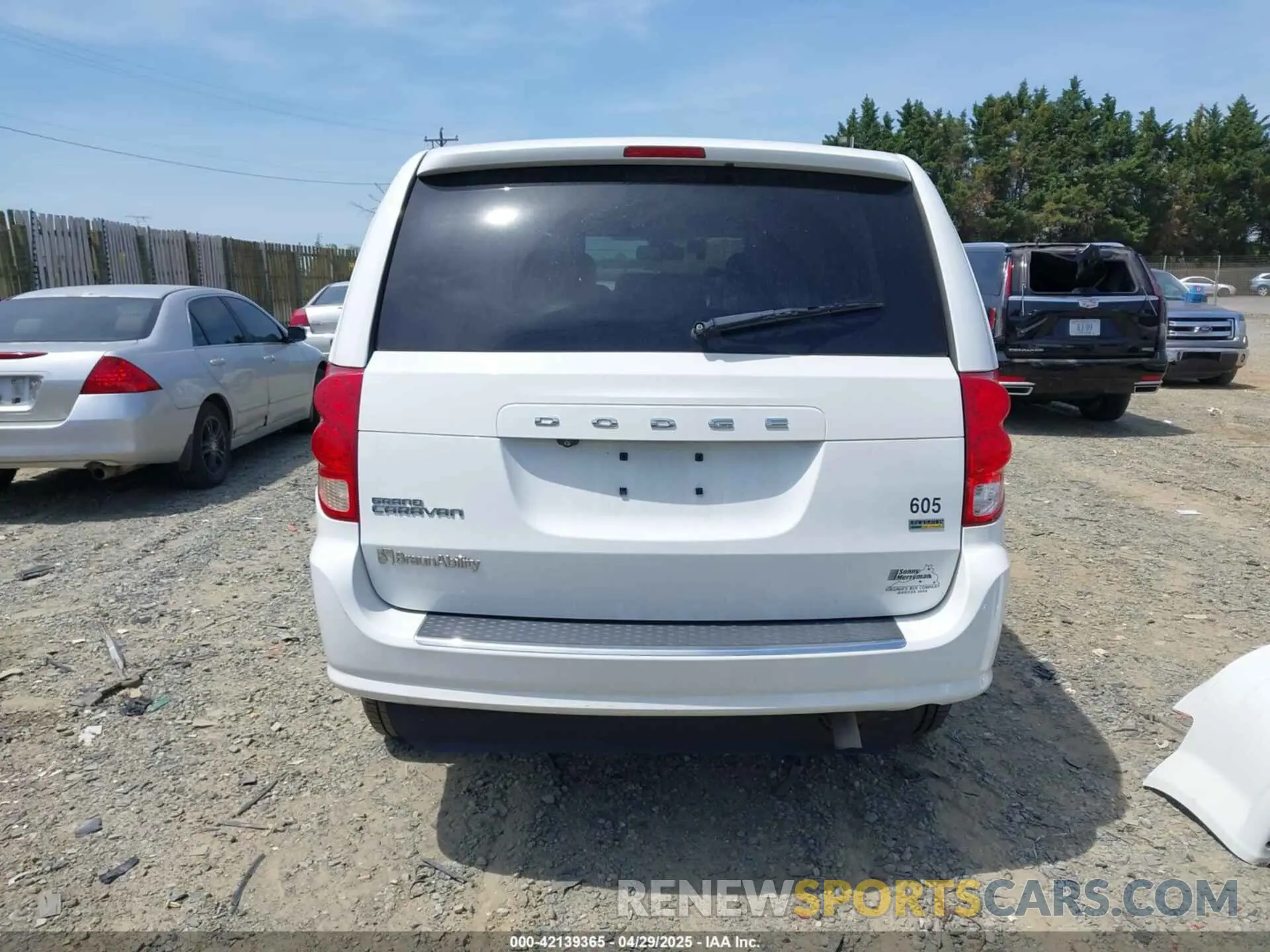17 Фотография поврежденного автомобиля 2C7WDGBG2KR683817 DODGE GRAND CARAVAN 2019