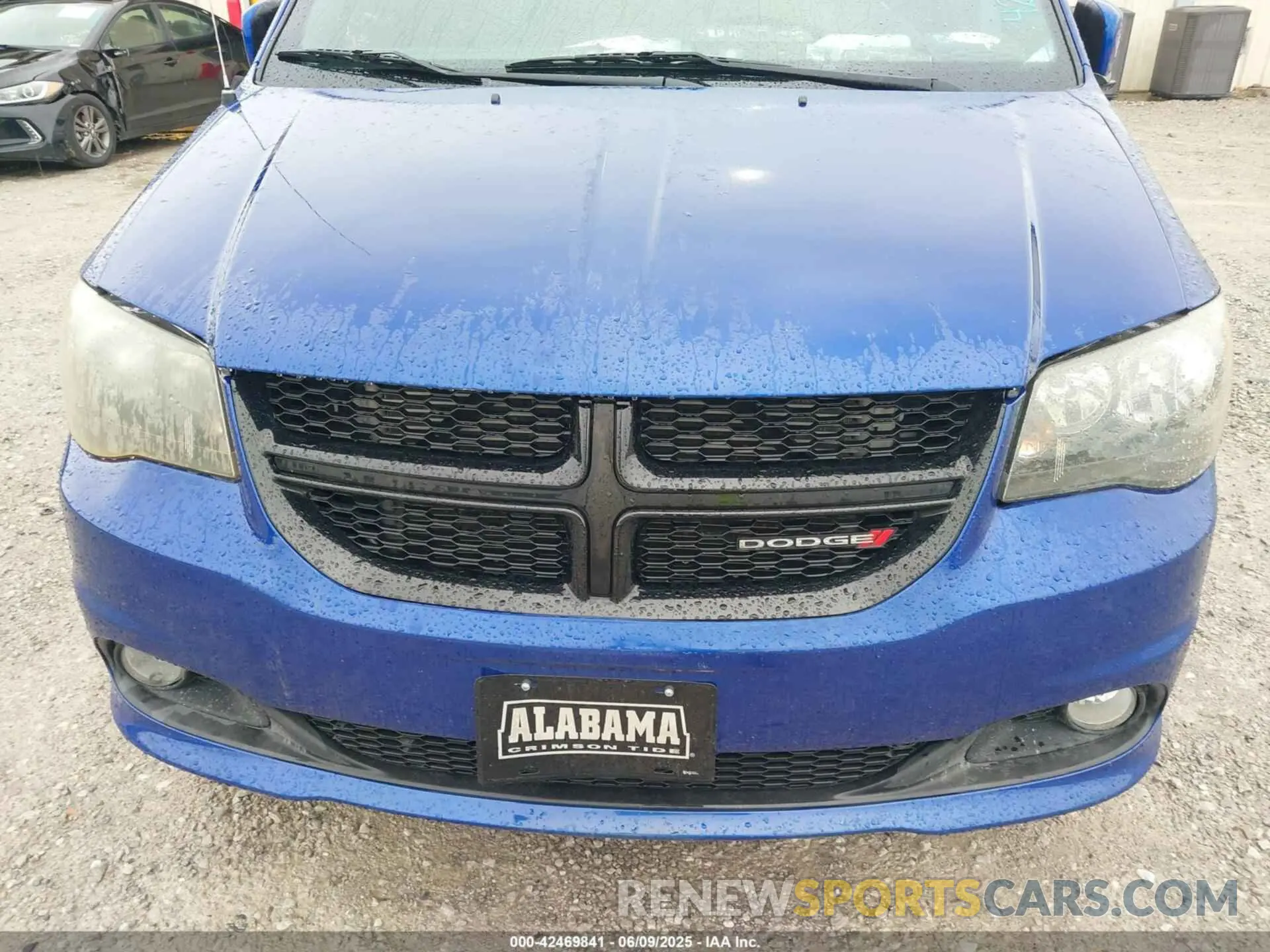 10 Photograph of a damaged car 2C7WDGCGXKR779905 DODGE GRAND CARAVAN 2019
