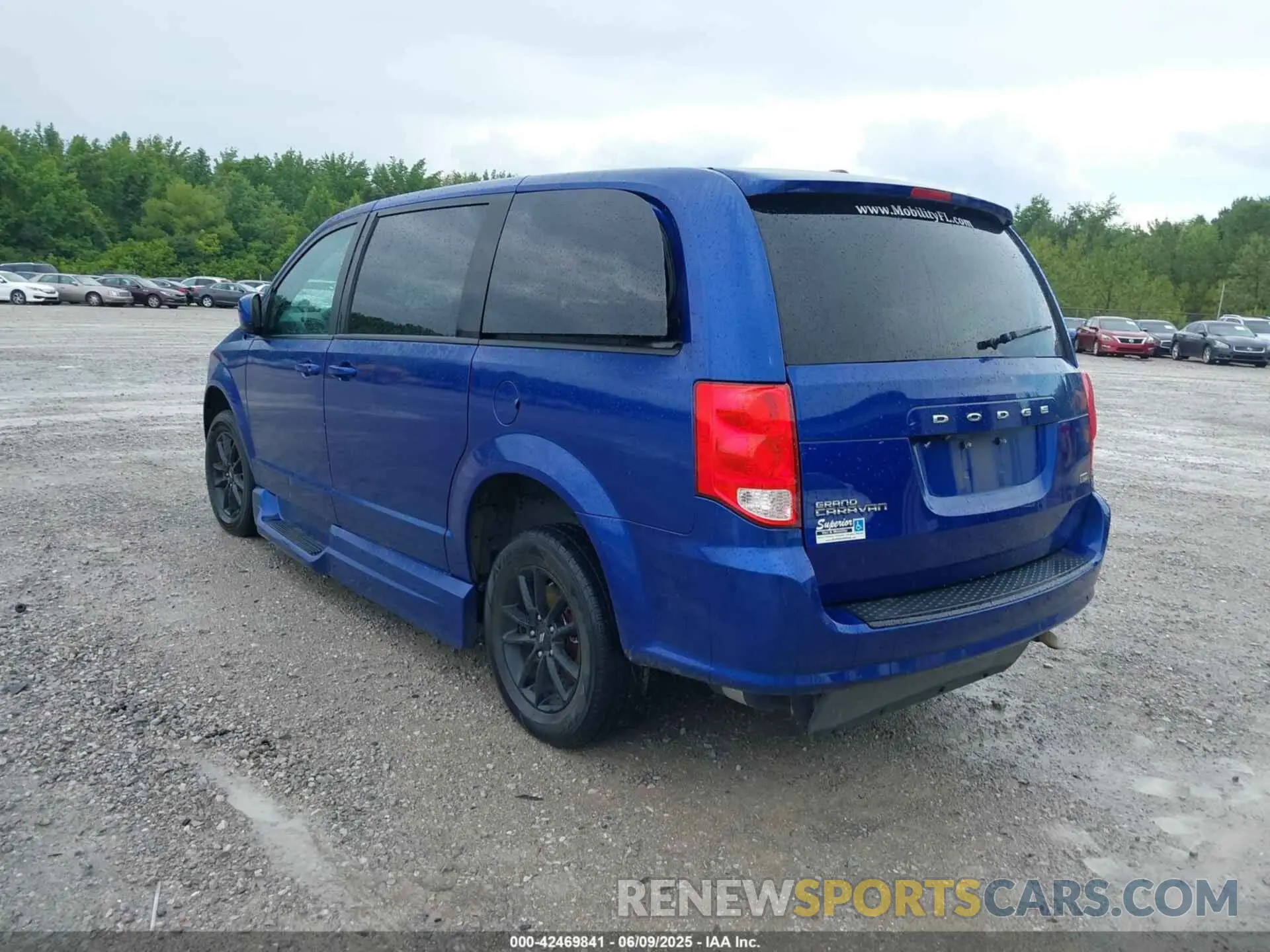 3 Photograph of a damaged car 2C7WDGCGXKR779905 DODGE GRAND CARAVAN 2019