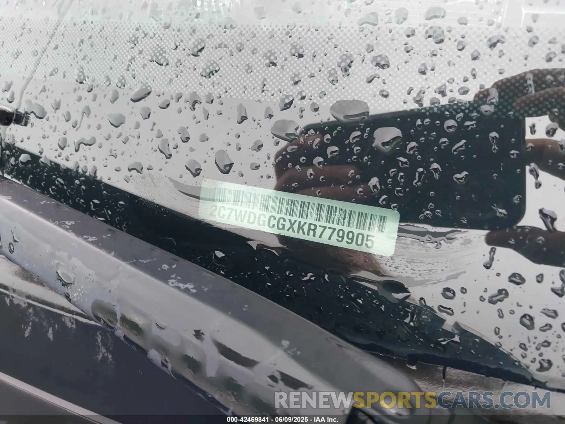 9 Photograph of a damaged car 2C7WDGCGXKR779905 DODGE GRAND CARAVAN 2019