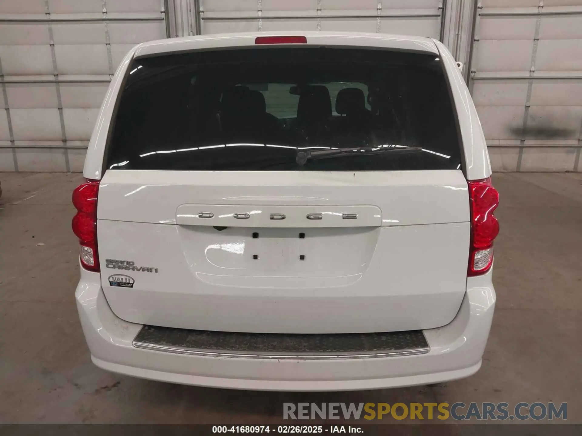 17 Photograph of a damaged car 2C4RDGBG4LR168233 DODGE GRAND CARAVAN 2020