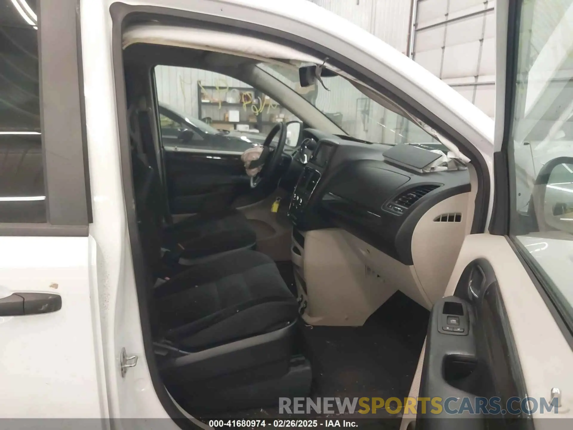 5 Photograph of a damaged car 2C4RDGBG4LR168233 DODGE GRAND CARAVAN 2020