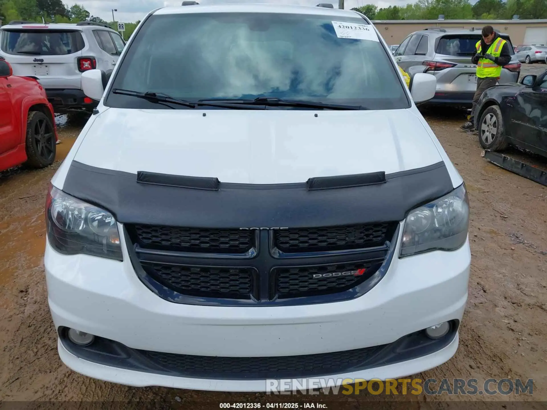 12 Photograph of a damaged car 2C4RDGBG4LR175537 DODGE GRAND CARAVAN 2020