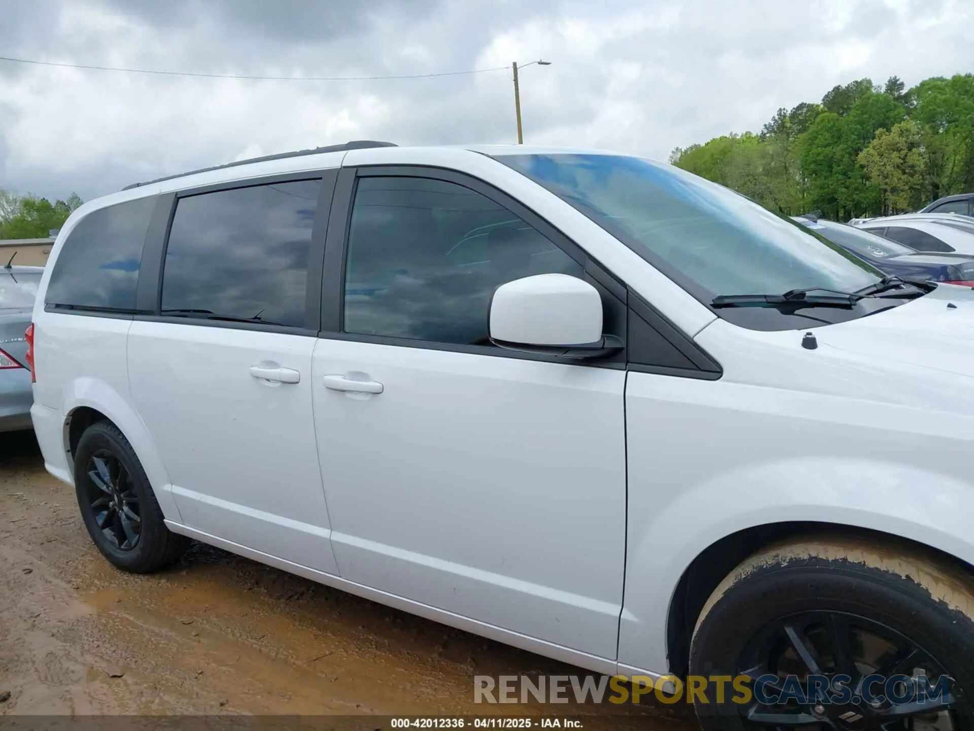 13 Photograph of a damaged car 2C4RDGBG4LR175537 DODGE GRAND CARAVAN 2020