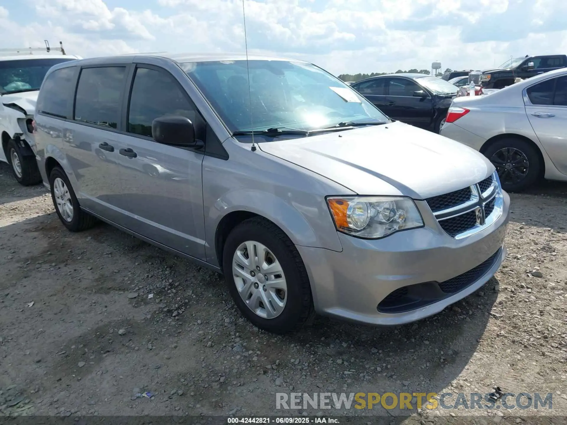 1 Photograph of a damaged car 2C4RDGBG4LR241259 DODGE GRAND CARAVAN 2020