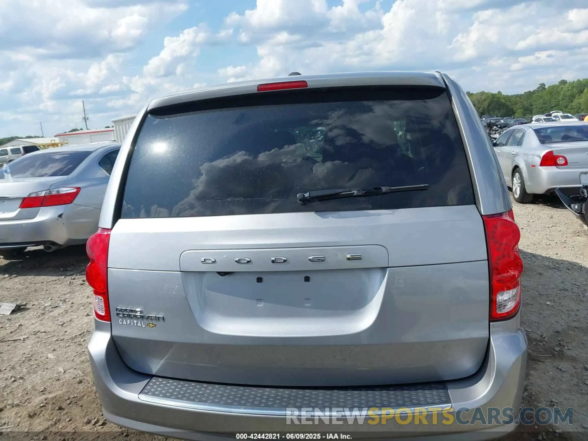 16 Photograph of a damaged car 2C4RDGBG4LR241259 DODGE GRAND CARAVAN 2020