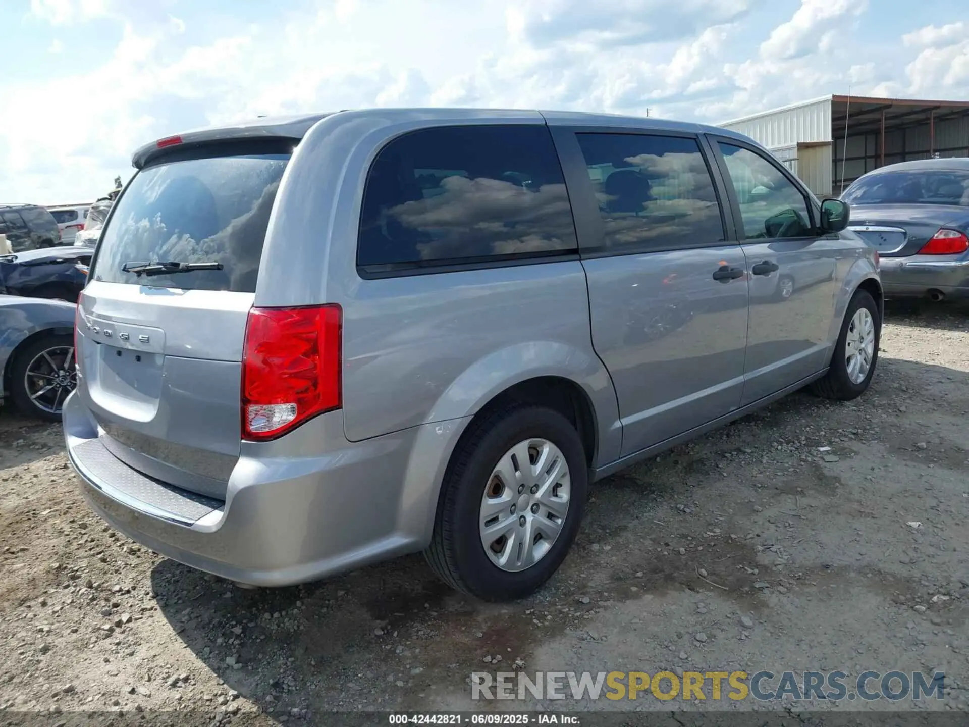 4 Photograph of a damaged car 2C4RDGBG4LR241259 DODGE GRAND CARAVAN 2020