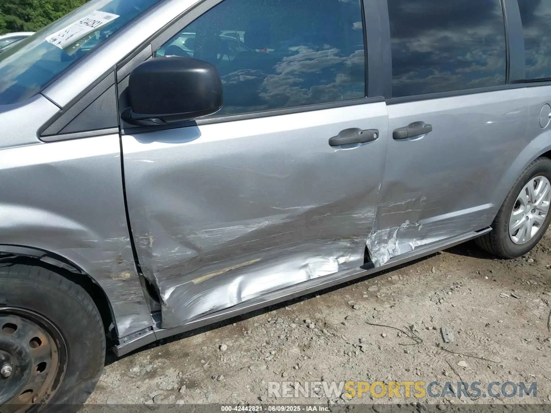 6 Photograph of a damaged car 2C4RDGBG4LR241259 DODGE GRAND CARAVAN 2020