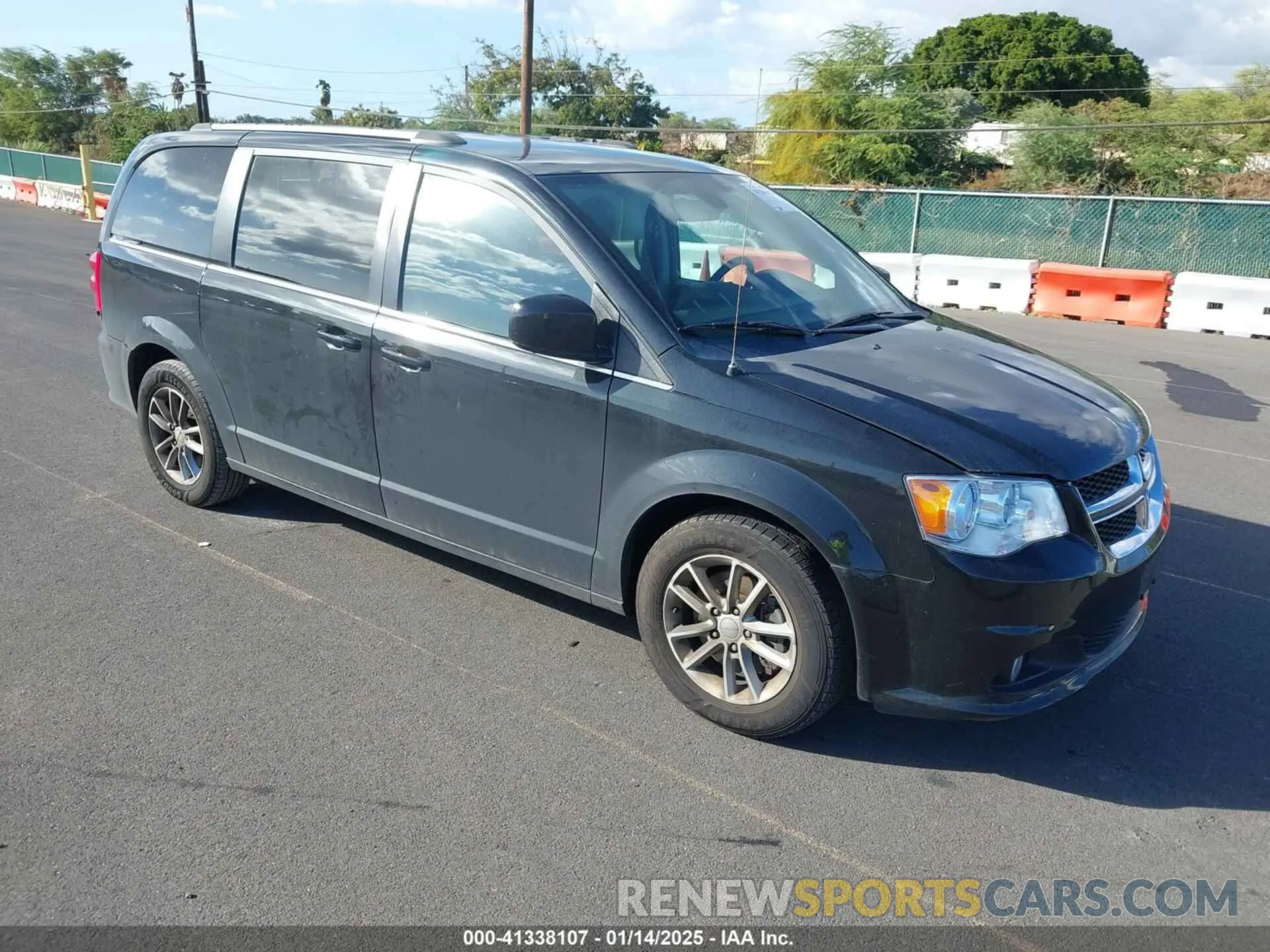 1 Photograph of a damaged car 2C4RDGCG1LR248961 DODGE GRAND CARAVAN 2020