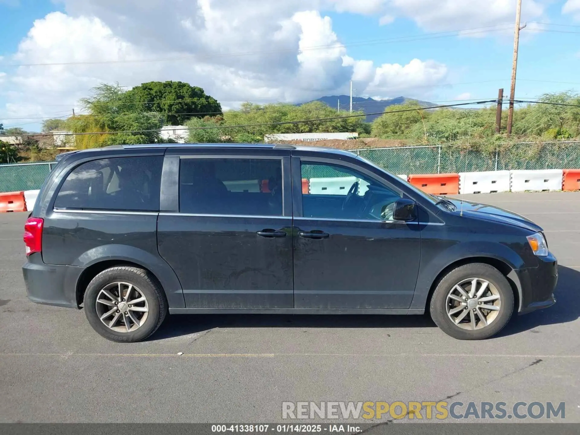 13 Photograph of a damaged car 2C4RDGCG1LR248961 DODGE GRAND CARAVAN 2020