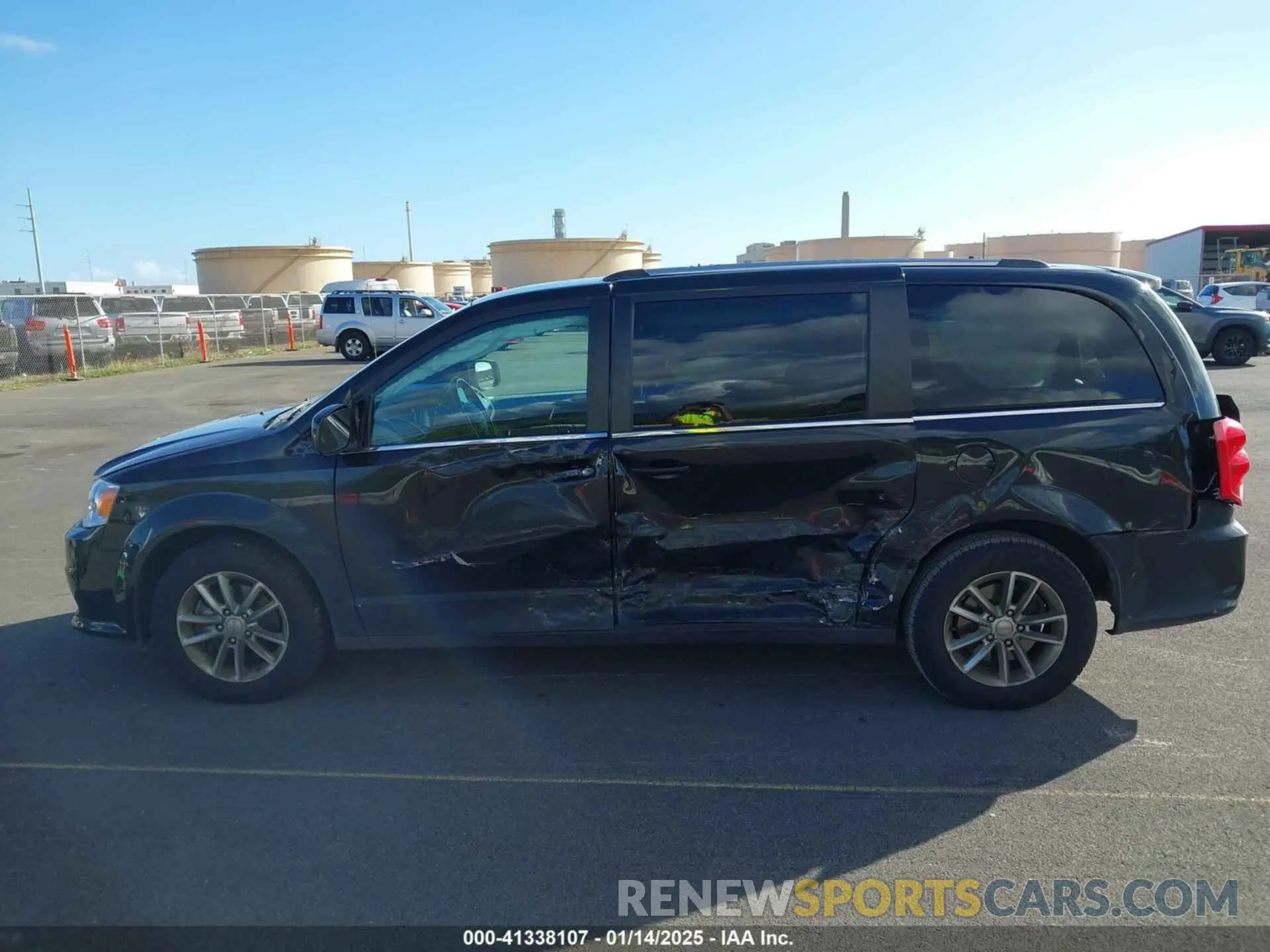 14 Photograph of a damaged car 2C4RDGCG1LR248961 DODGE GRAND CARAVAN 2020