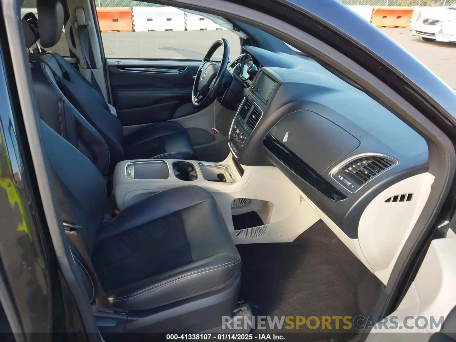 5 Photograph of a damaged car 2C4RDGCG1LR248961 DODGE GRAND CARAVAN 2020