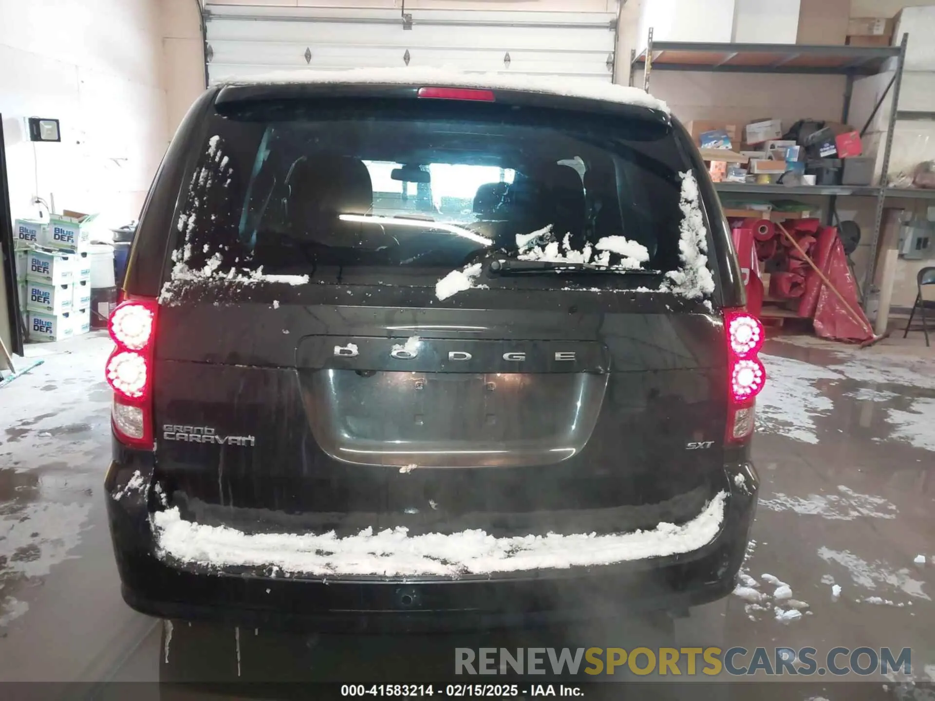 17 Photograph of a damaged car 2C4RDGCG3LR161577 DODGE GRAND CARAVAN 2020
