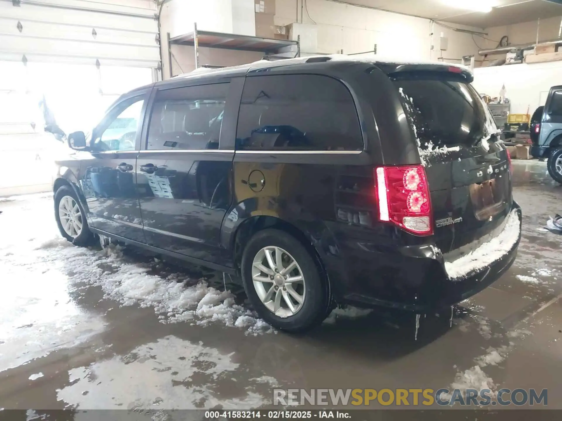 3 Photograph of a damaged car 2C4RDGCG3LR161577 DODGE GRAND CARAVAN 2020