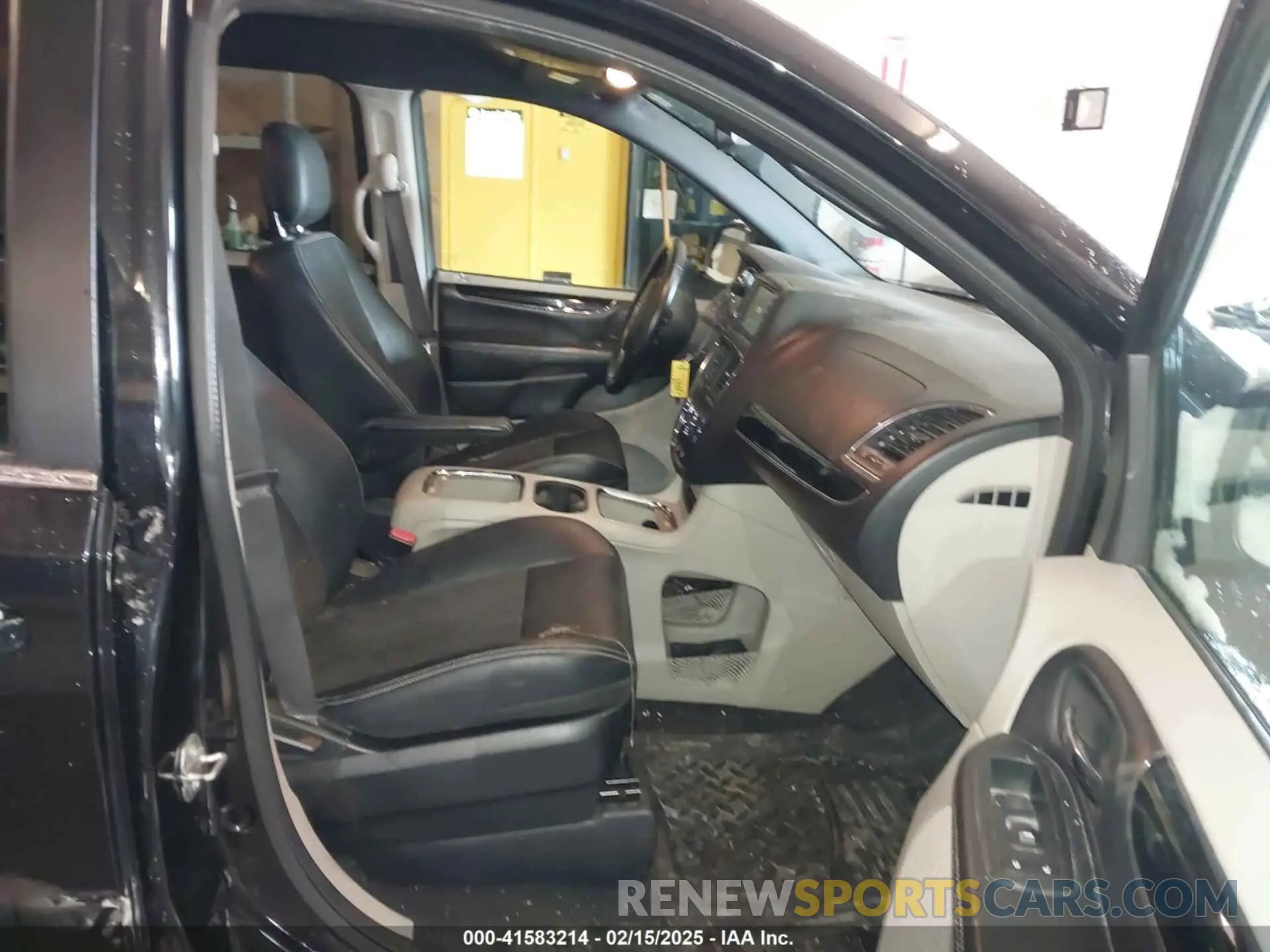 5 Photograph of a damaged car 2C4RDGCG3LR161577 DODGE GRAND CARAVAN 2020