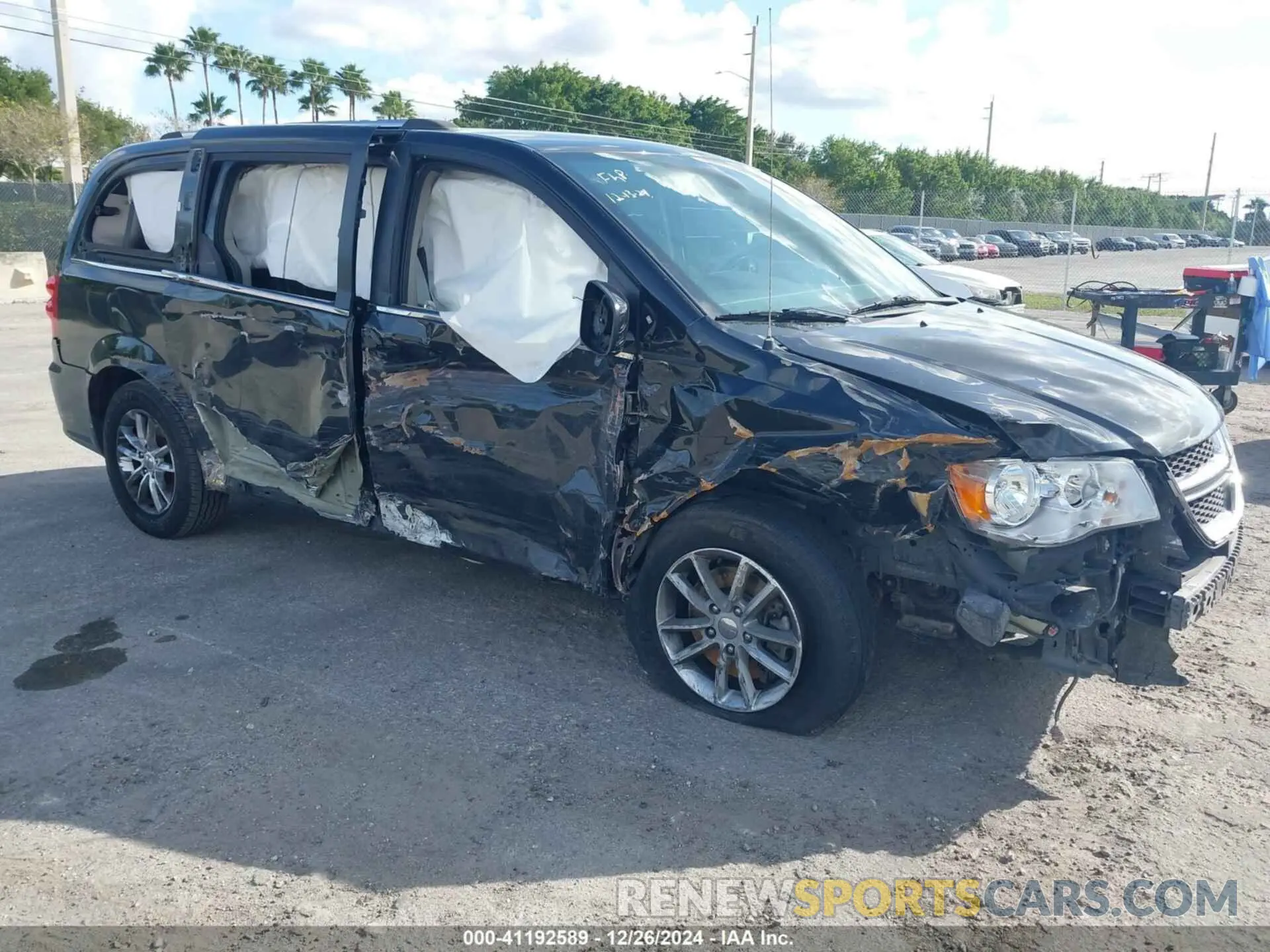 1 Photograph of a damaged car 2C4RDGCG3LR179934 DODGE GRAND CARAVAN 2020