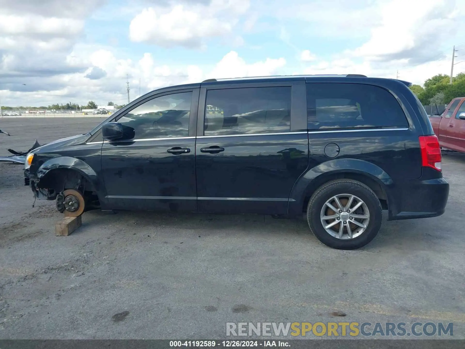14 Photograph of a damaged car 2C4RDGCG3LR179934 DODGE GRAND CARAVAN 2020