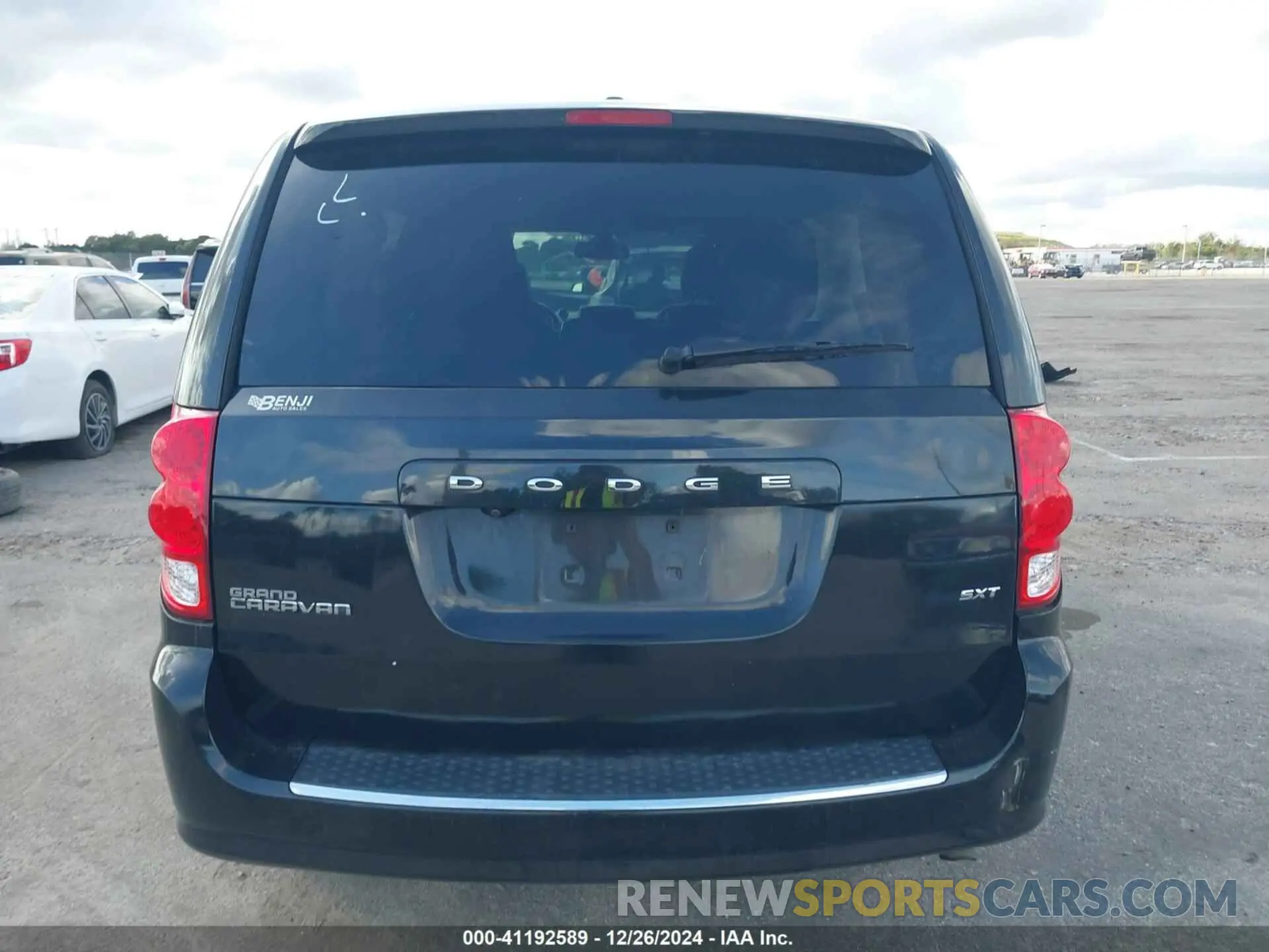 16 Photograph of a damaged car 2C4RDGCG3LR179934 DODGE GRAND CARAVAN 2020
