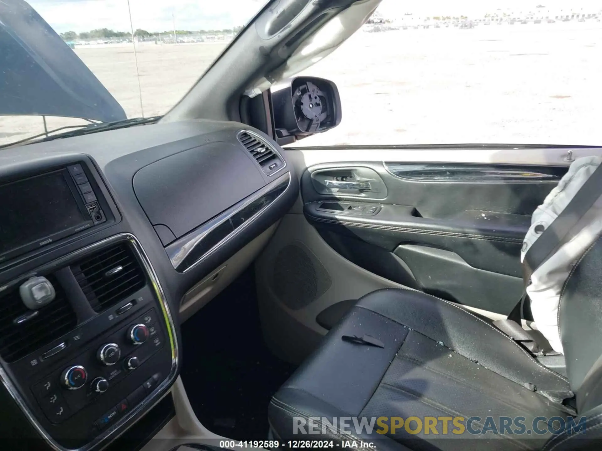 5 Photograph of a damaged car 2C4RDGCG3LR179934 DODGE GRAND CARAVAN 2020