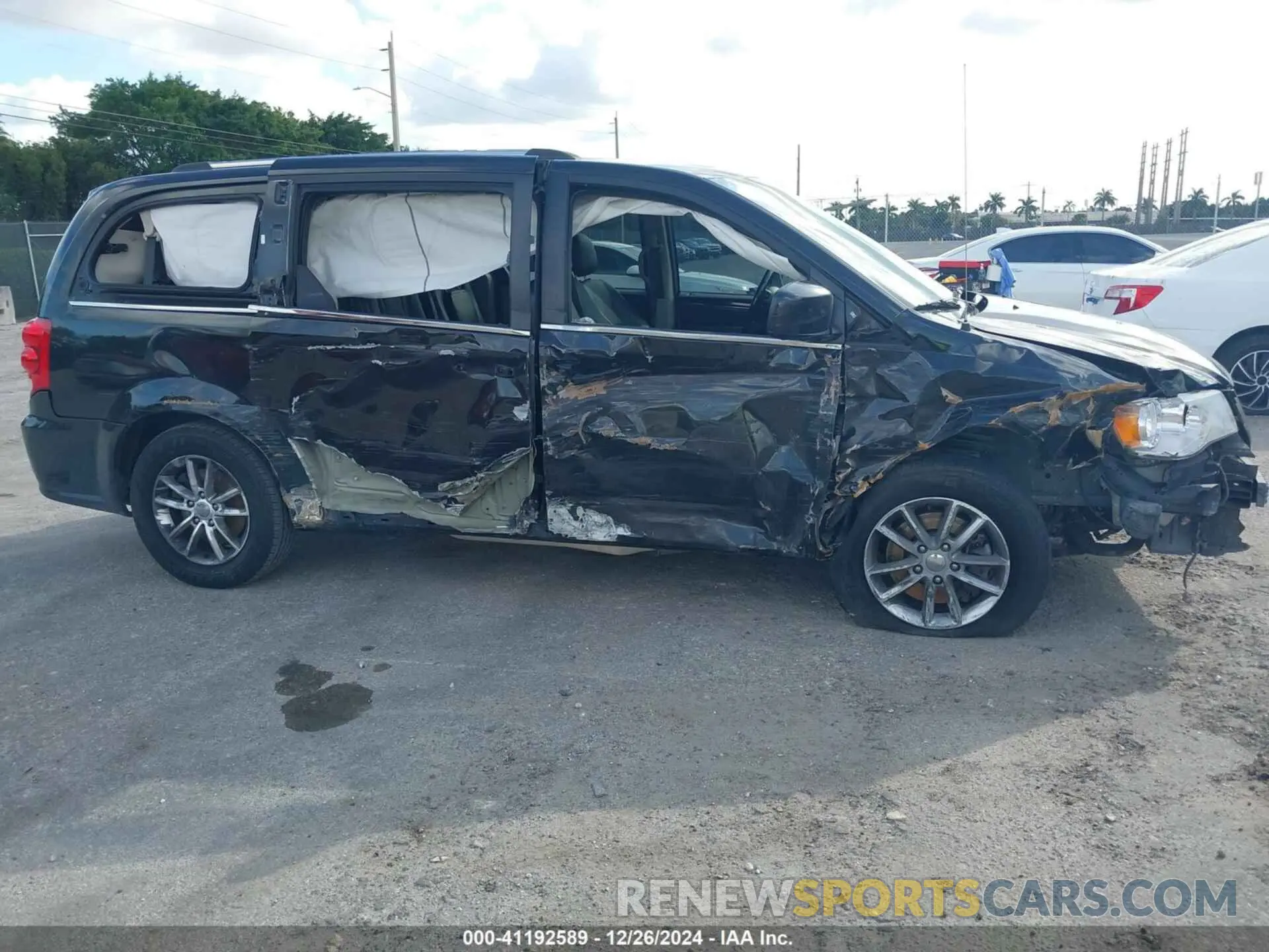 6 Photograph of a damaged car 2C4RDGCG3LR179934 DODGE GRAND CARAVAN 2020