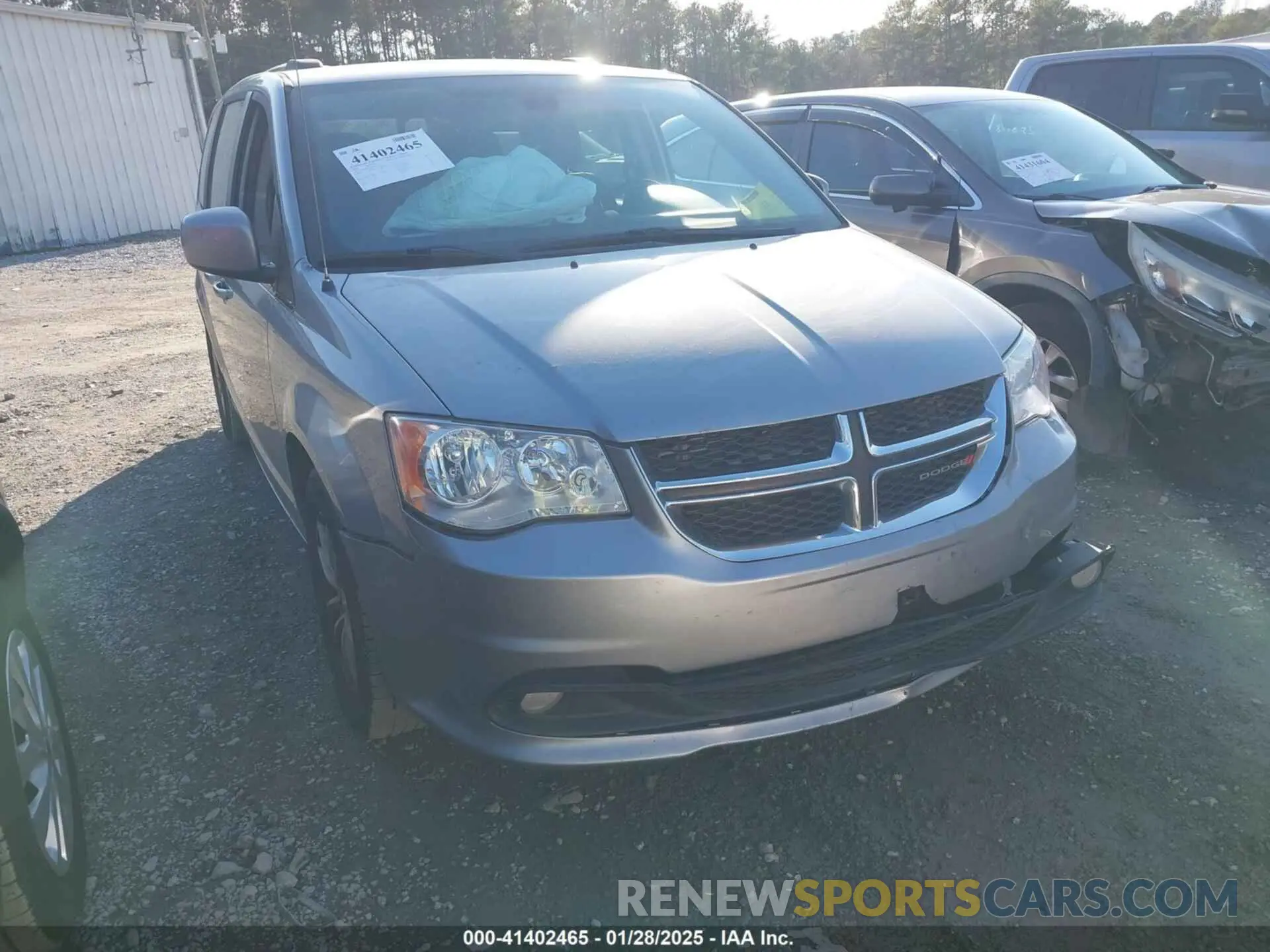 1 Photograph of a damaged car 2C4RDGCG3LR201270 DODGE GRAND CARAVAN 2020