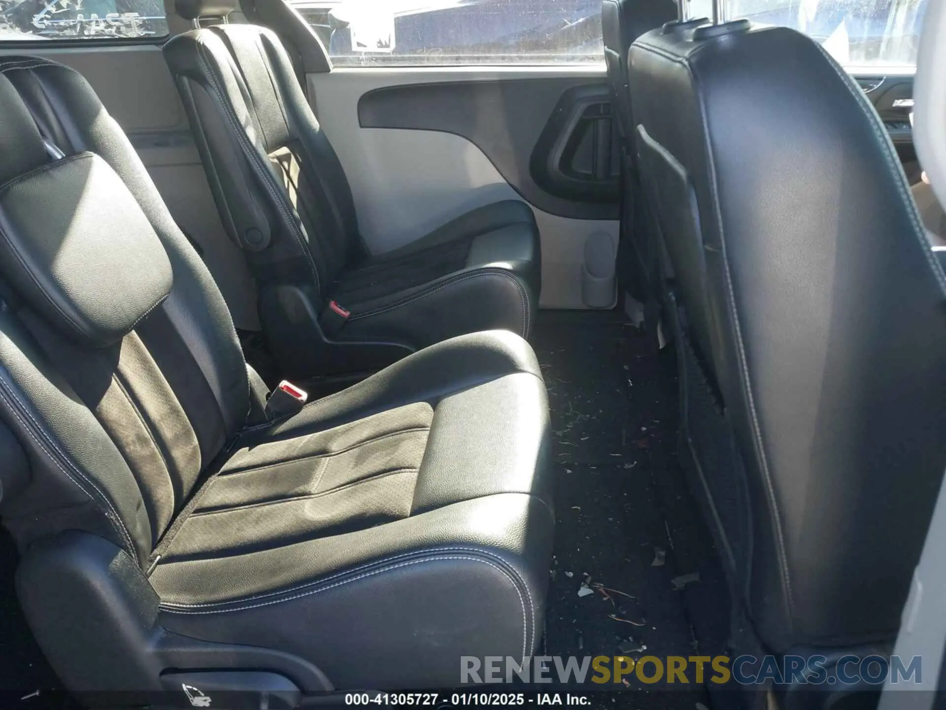 8 Photograph of a damaged car 2C4RDGCG4LR174290 DODGE GRAND CARAVAN 2020