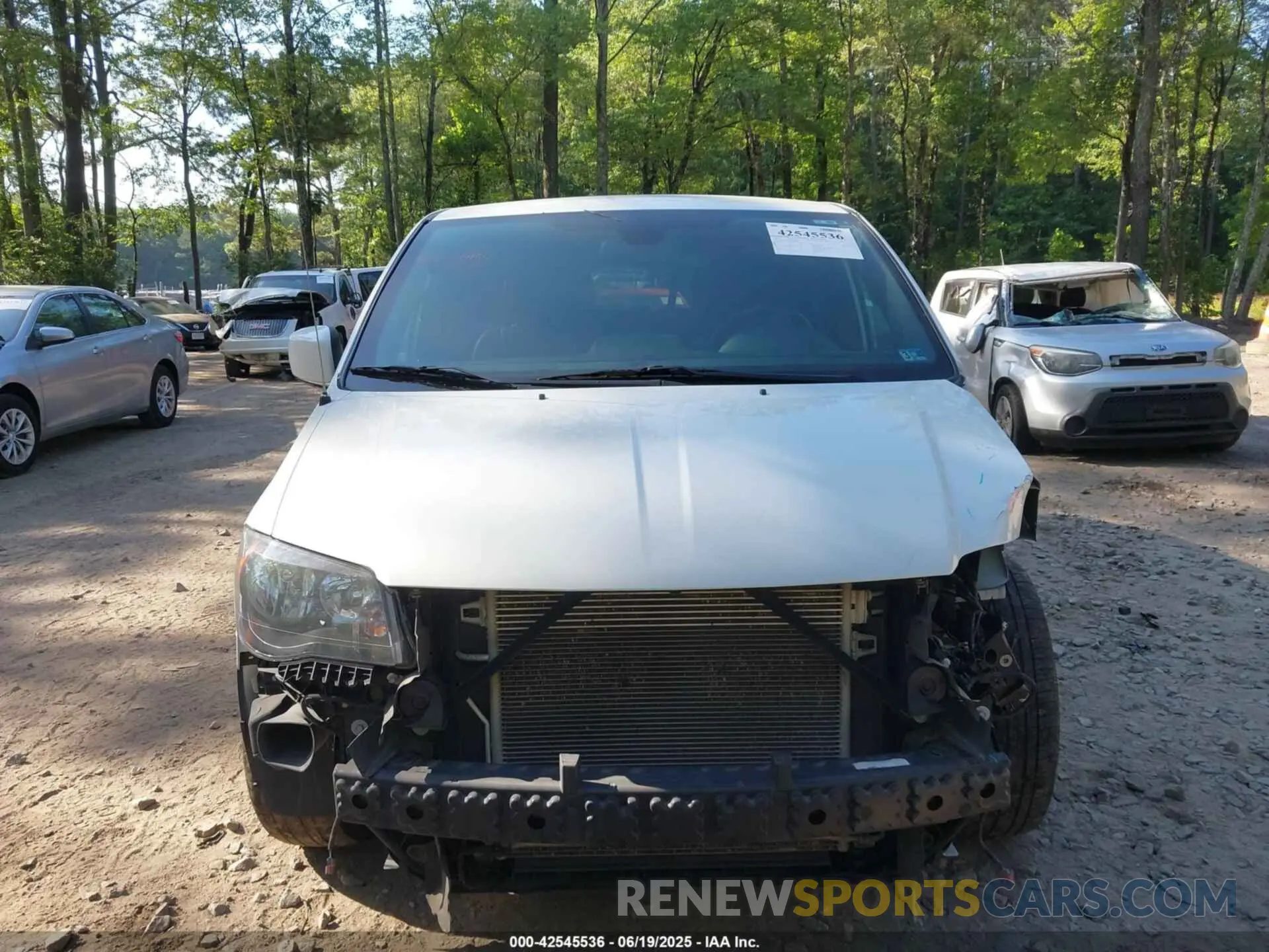 13 Photograph of a damaged car 2C4RDGEG1LR188886 DODGE GRAND CARAVAN 2020