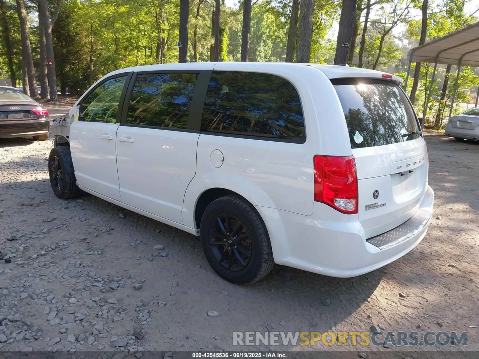 3 Photograph of a damaged car 2C4RDGEG1LR188886 DODGE GRAND CARAVAN 2020