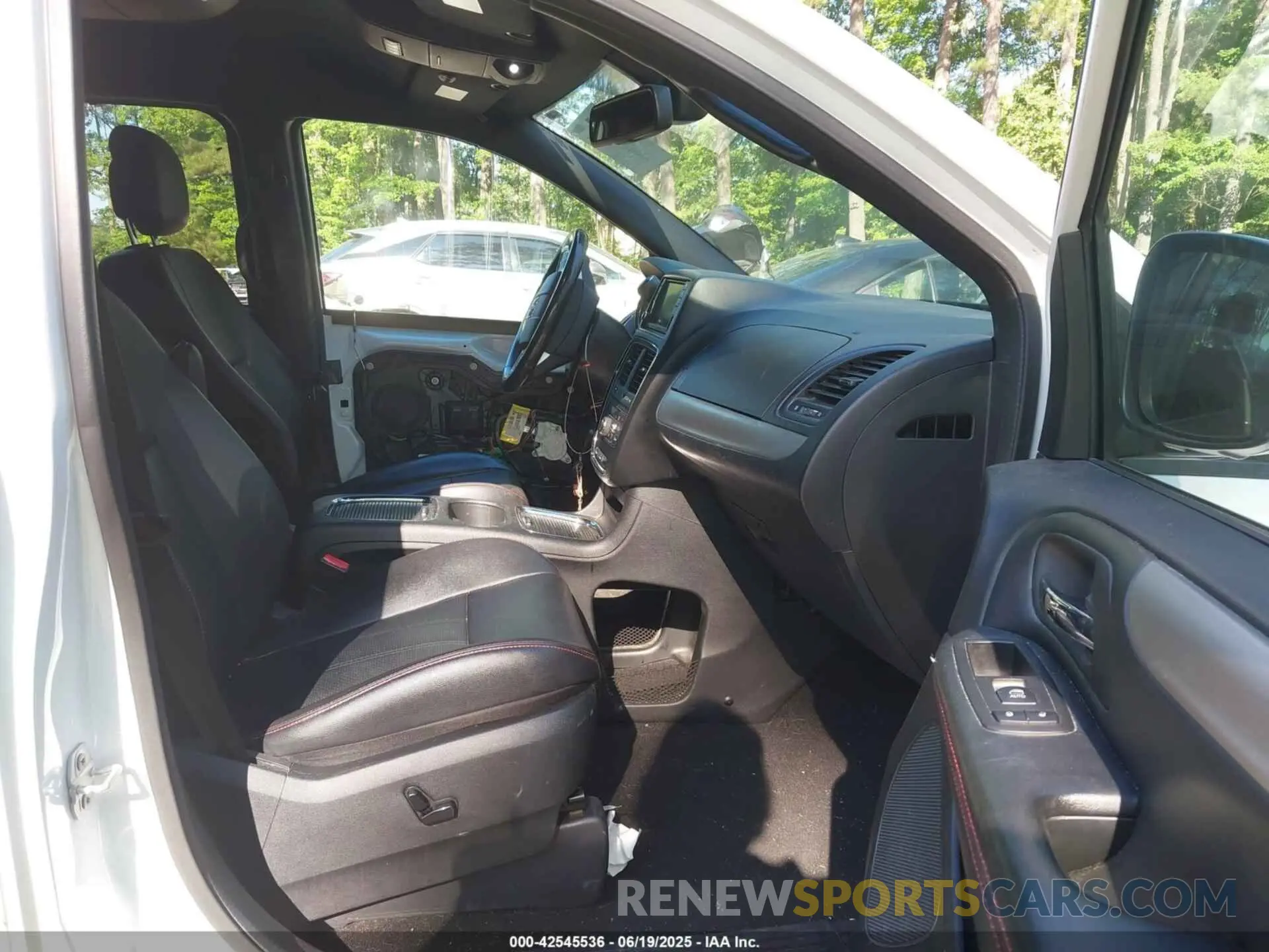 5 Photograph of a damaged car 2C4RDGEG1LR188886 DODGE GRAND CARAVAN 2020