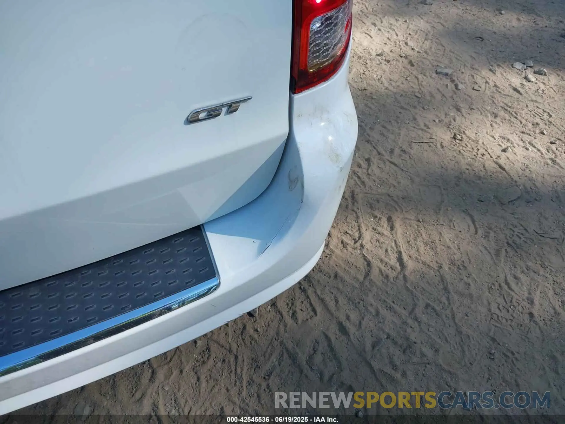 6 Photograph of a damaged car 2C4RDGEG1LR188886 DODGE GRAND CARAVAN 2020