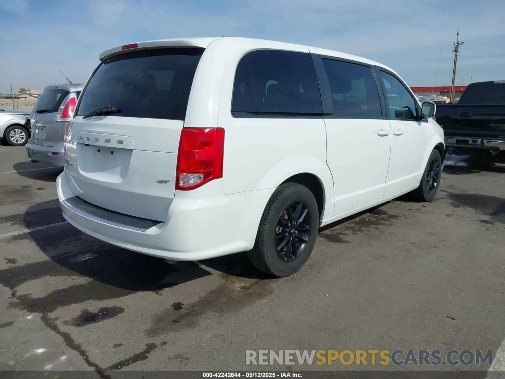 4 Photograph of a damaged car 2C4RDGEG2LR199654 DODGE GRAND CARAVAN 2020