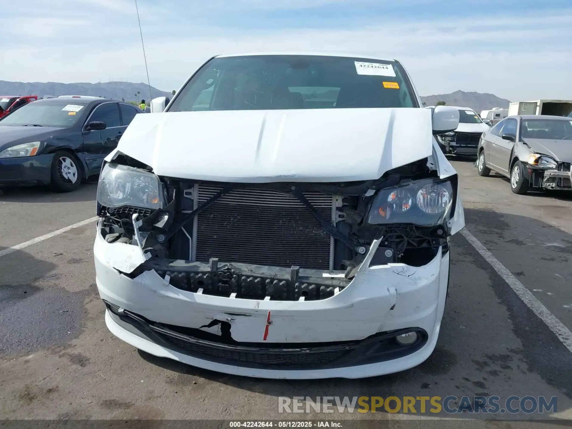 6 Photograph of a damaged car 2C4RDGEG2LR199654 DODGE GRAND CARAVAN 2020