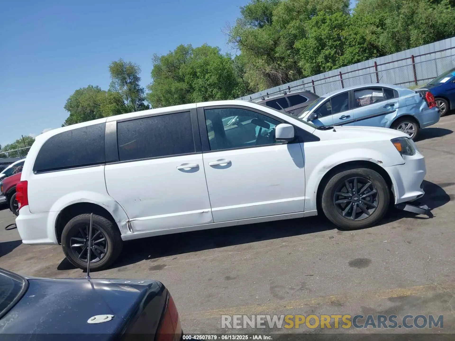 13 Photograph of a damaged car 2C4RDGEG9LR160477 DODGE GRAND CARAVAN 2020