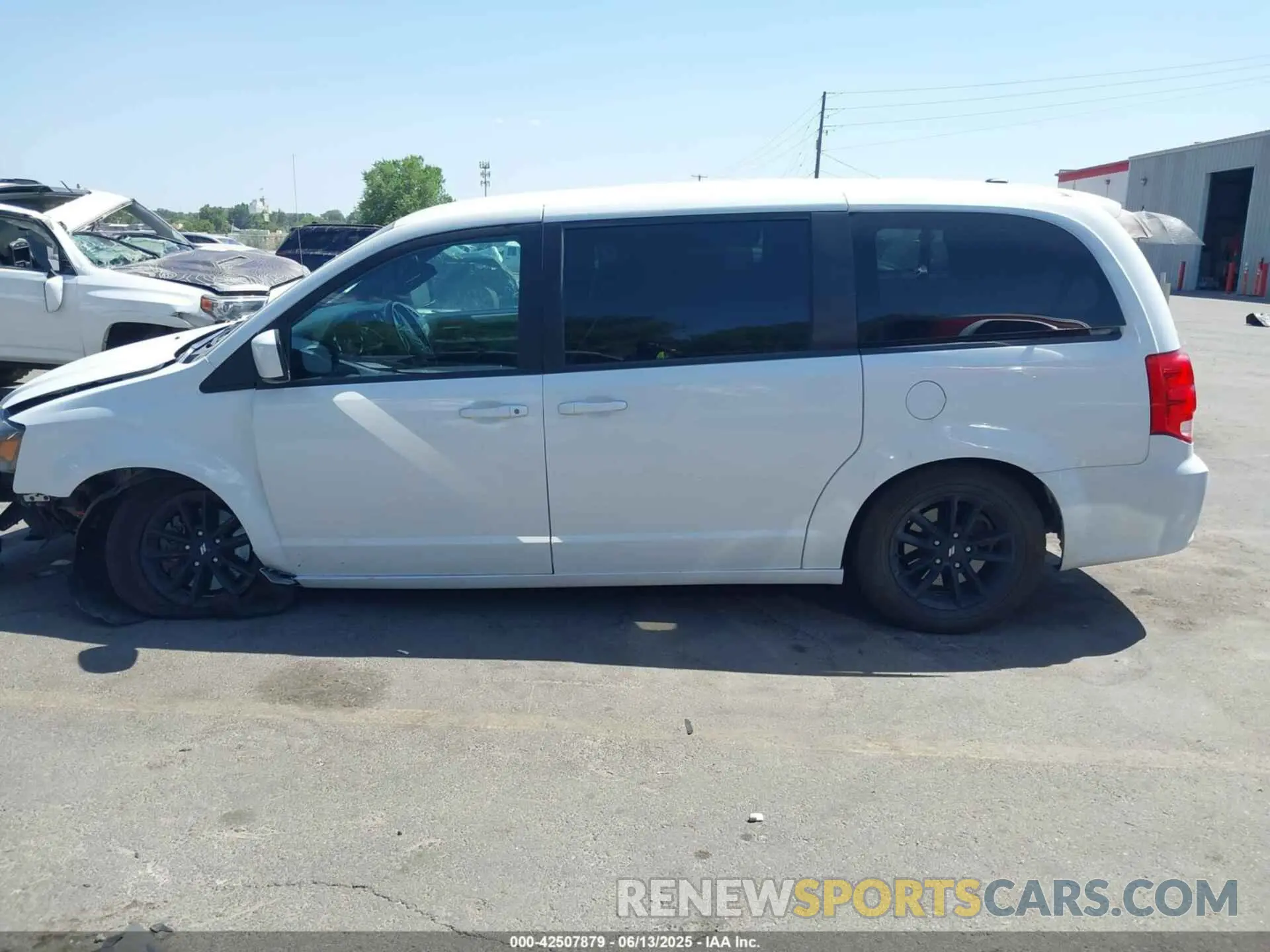 14 Photograph of a damaged car 2C4RDGEG9LR160477 DODGE GRAND CARAVAN 2020