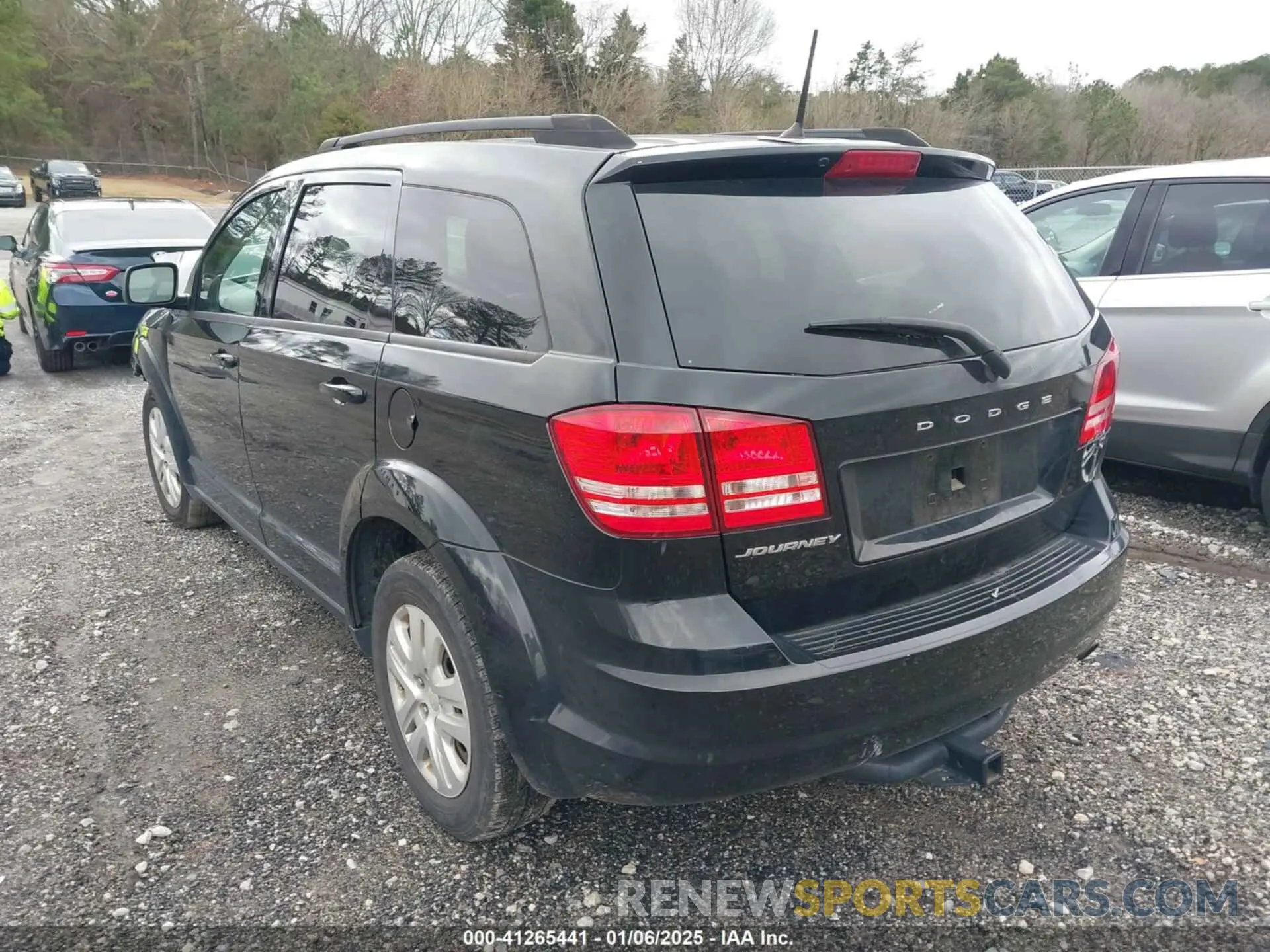3 Photograph of a damaged car 3C4PDCAB1KT870382 DODGE JOURNEY 2019