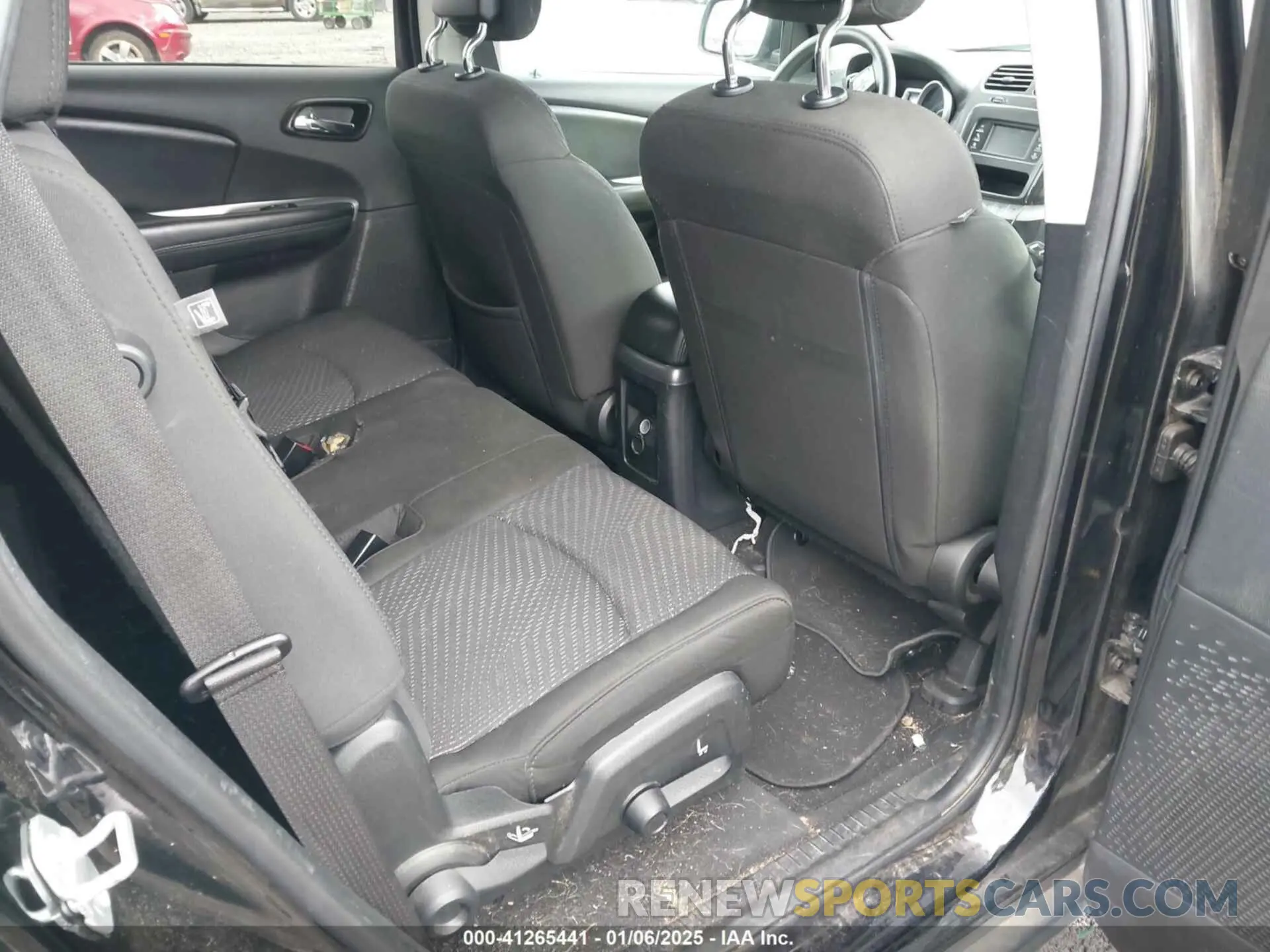 8 Photograph of a damaged car 3C4PDCAB1KT870382 DODGE JOURNEY 2019