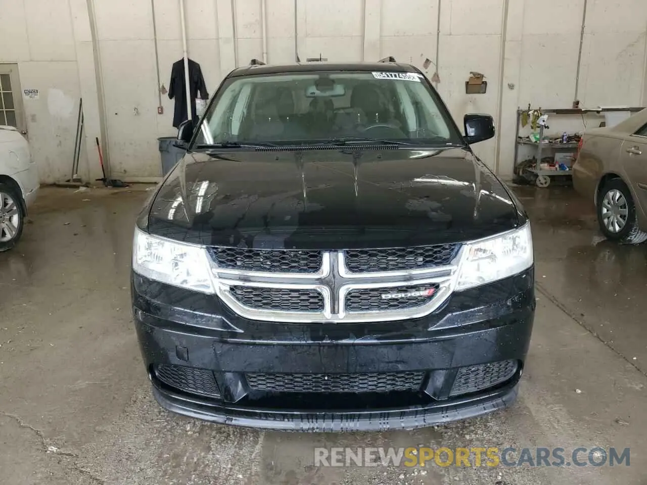 5 Photograph of a damaged car 3C4PDCAB3KT803881 DODGE JOURNEY 2019