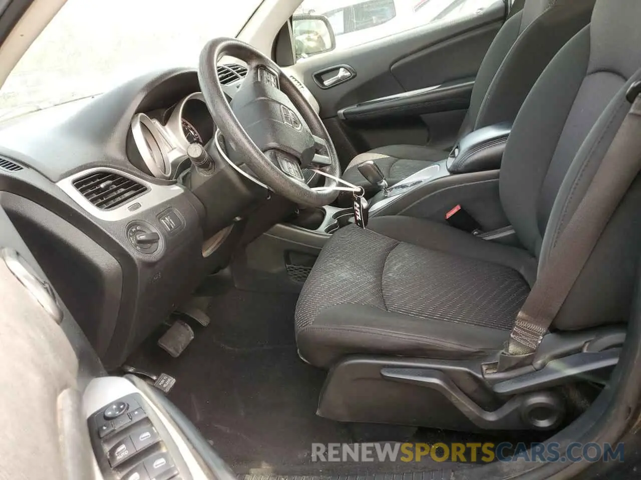 7 Photograph of a damaged car 3C4PDCAB3KT803881 DODGE JOURNEY 2019