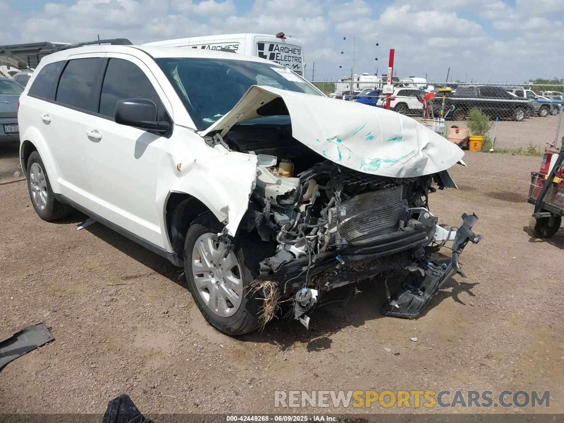 1 Photograph of a damaged car 3C4PDCAB4KT861661 DODGE JOURNEY 2019