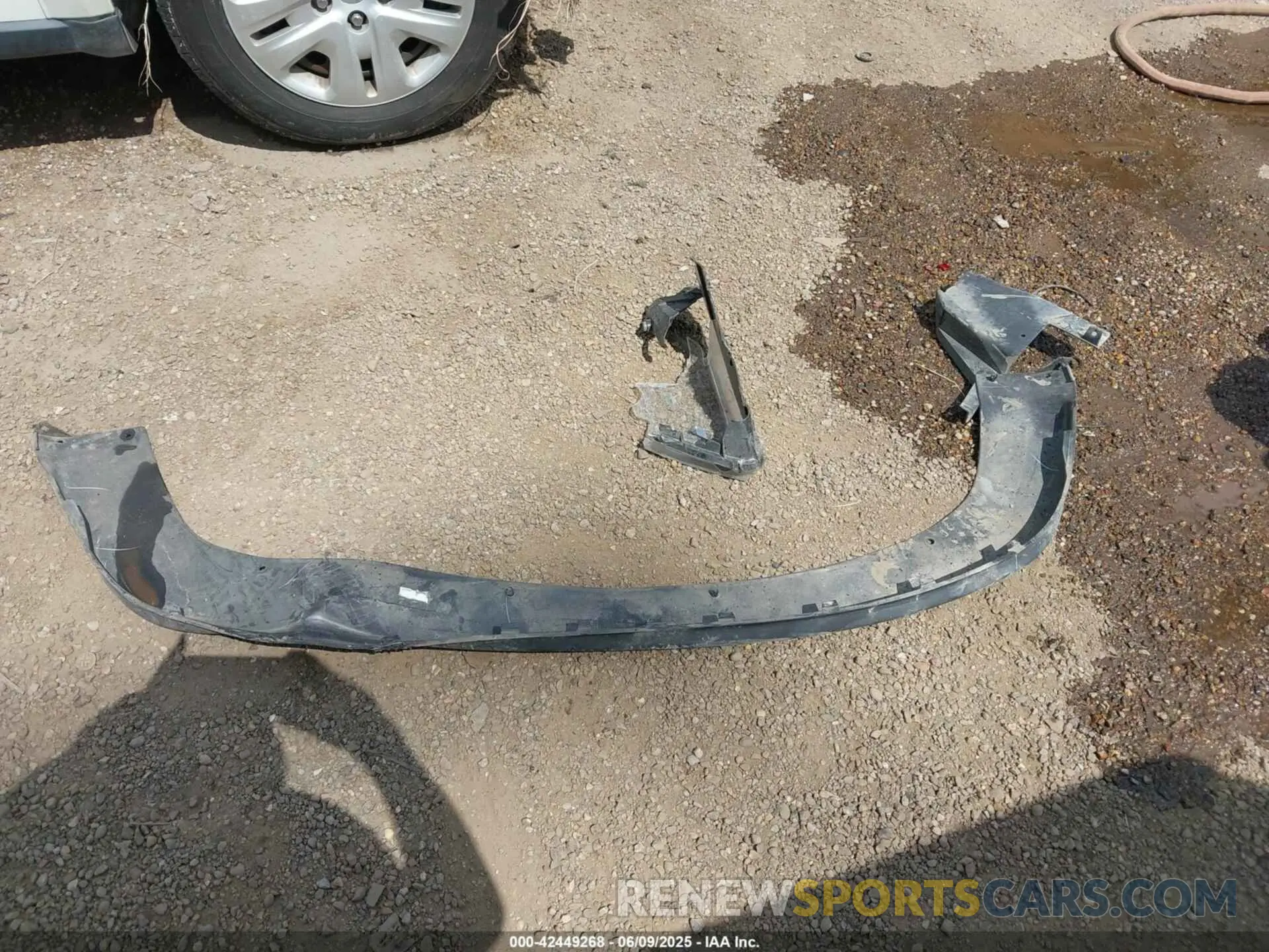11 Photograph of a damaged car 3C4PDCAB4KT861661 DODGE JOURNEY 2019