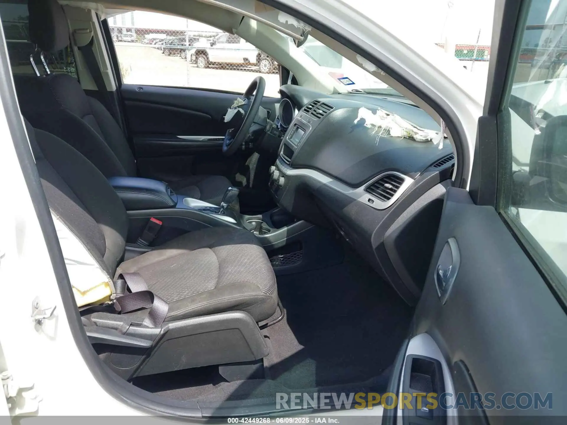5 Photograph of a damaged car 3C4PDCAB4KT861661 DODGE JOURNEY 2019