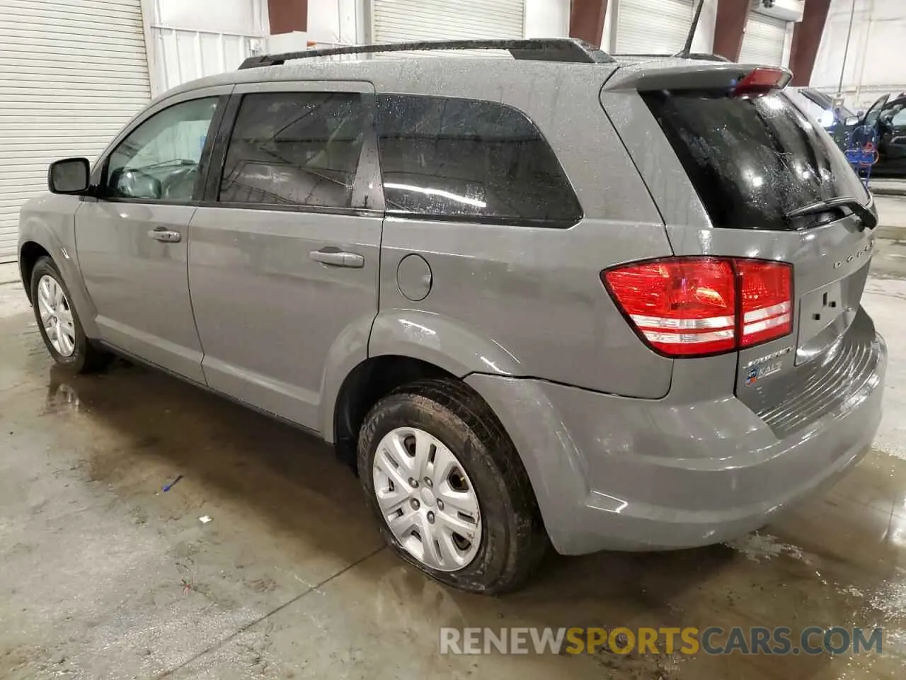 2 Photograph of a damaged car 3C4PDCAB4KT872188 DODGE JOURNEY 2019