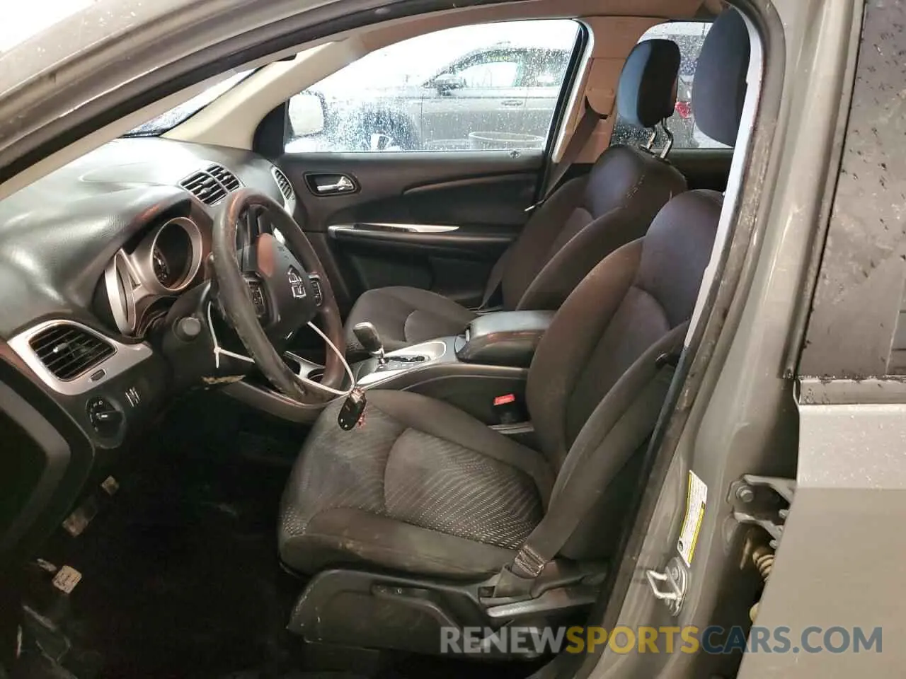 7 Photograph of a damaged car 3C4PDCAB4KT872188 DODGE JOURNEY 2019